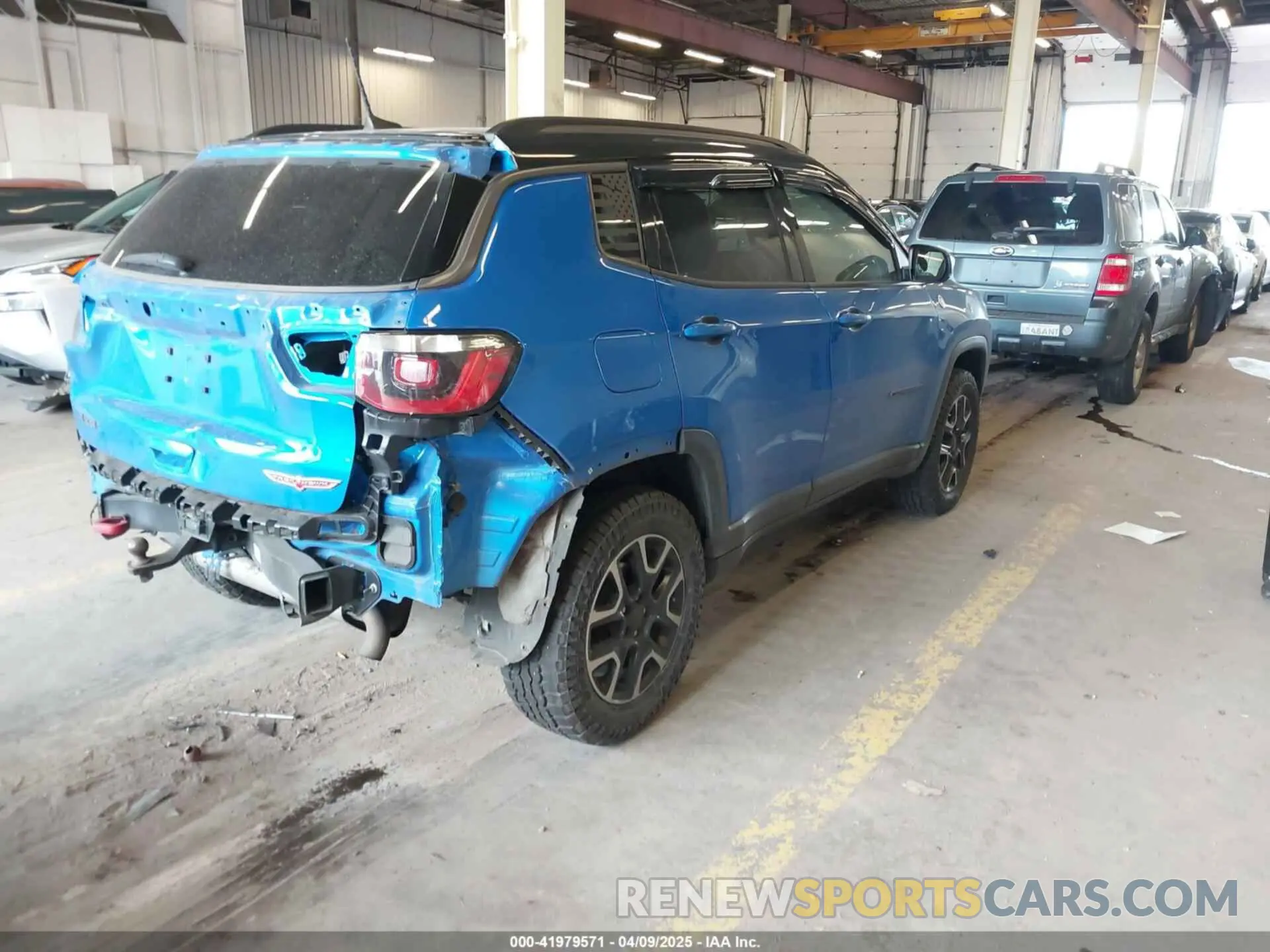 4 Photograph of a damaged car 3C4NJDDB4KT630356 JEEP COMPASS 2019