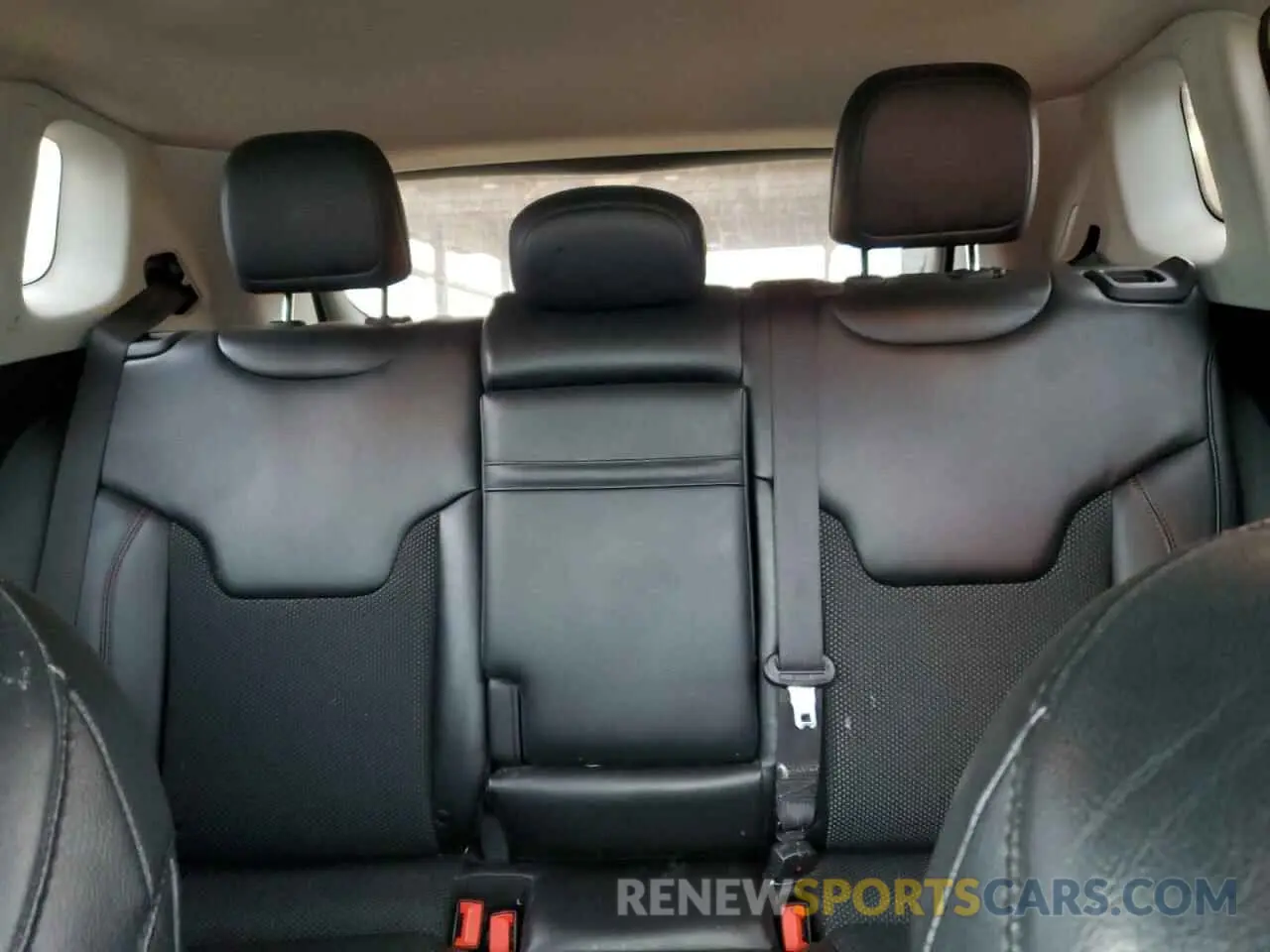 10 Photograph of a damaged car 3C4NJDDB4KT740047 JEEP COMPASS 2019