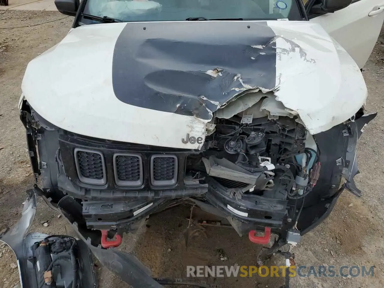 14 Photograph of a damaged car 3C4NJDDB4KT740047 JEEP COMPASS 2019