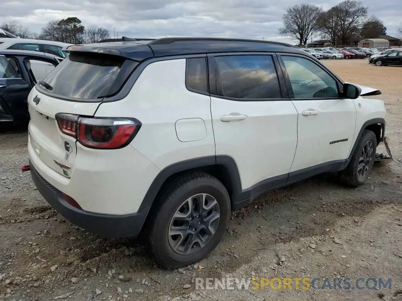 3 Photograph of a damaged car 3C4NJDDB4KT740047 JEEP COMPASS 2019