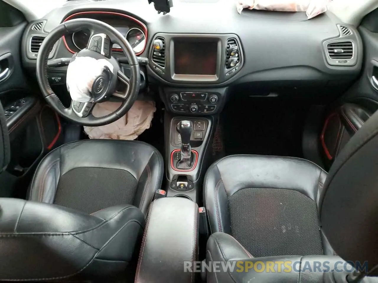 8 Photograph of a damaged car 3C4NJDDB4KT740047 JEEP COMPASS 2019