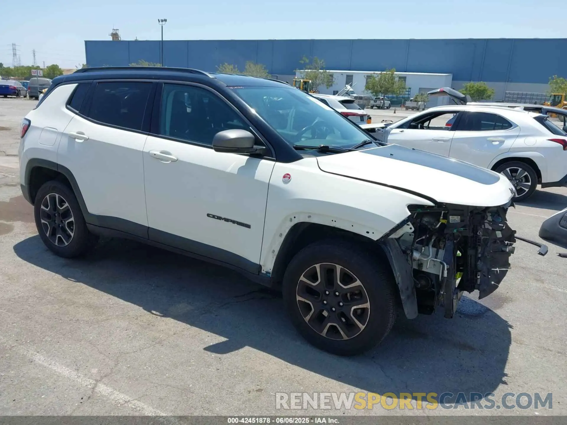 1 Photograph of a damaged car 3C4NJDDB4KT799406 JEEP COMPASS 2019
