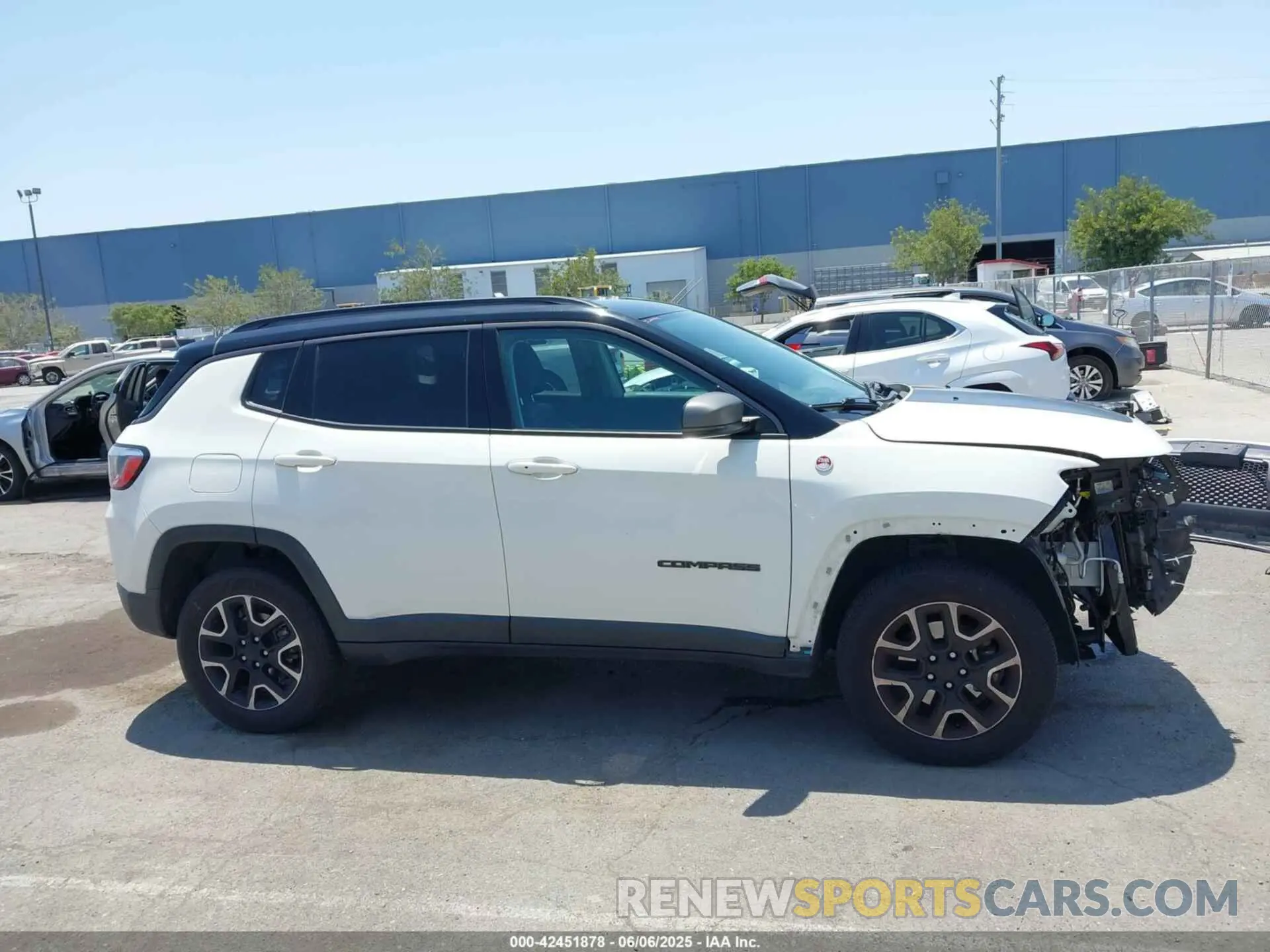 14 Photograph of a damaged car 3C4NJDDB4KT799406 JEEP COMPASS 2019
