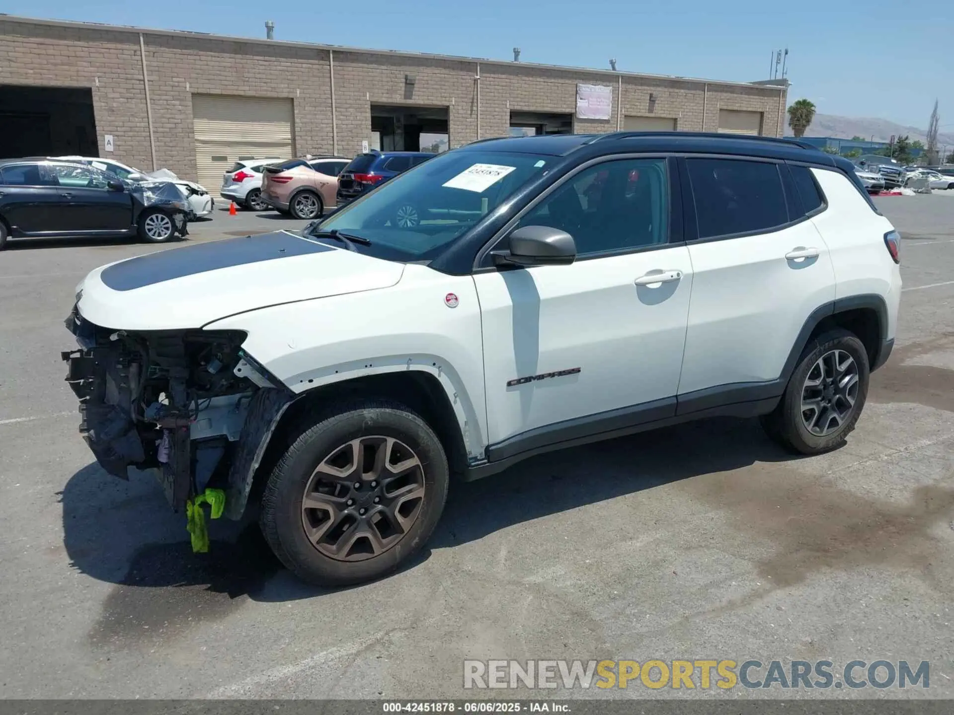 2 Photograph of a damaged car 3C4NJDDB4KT799406 JEEP COMPASS 2019