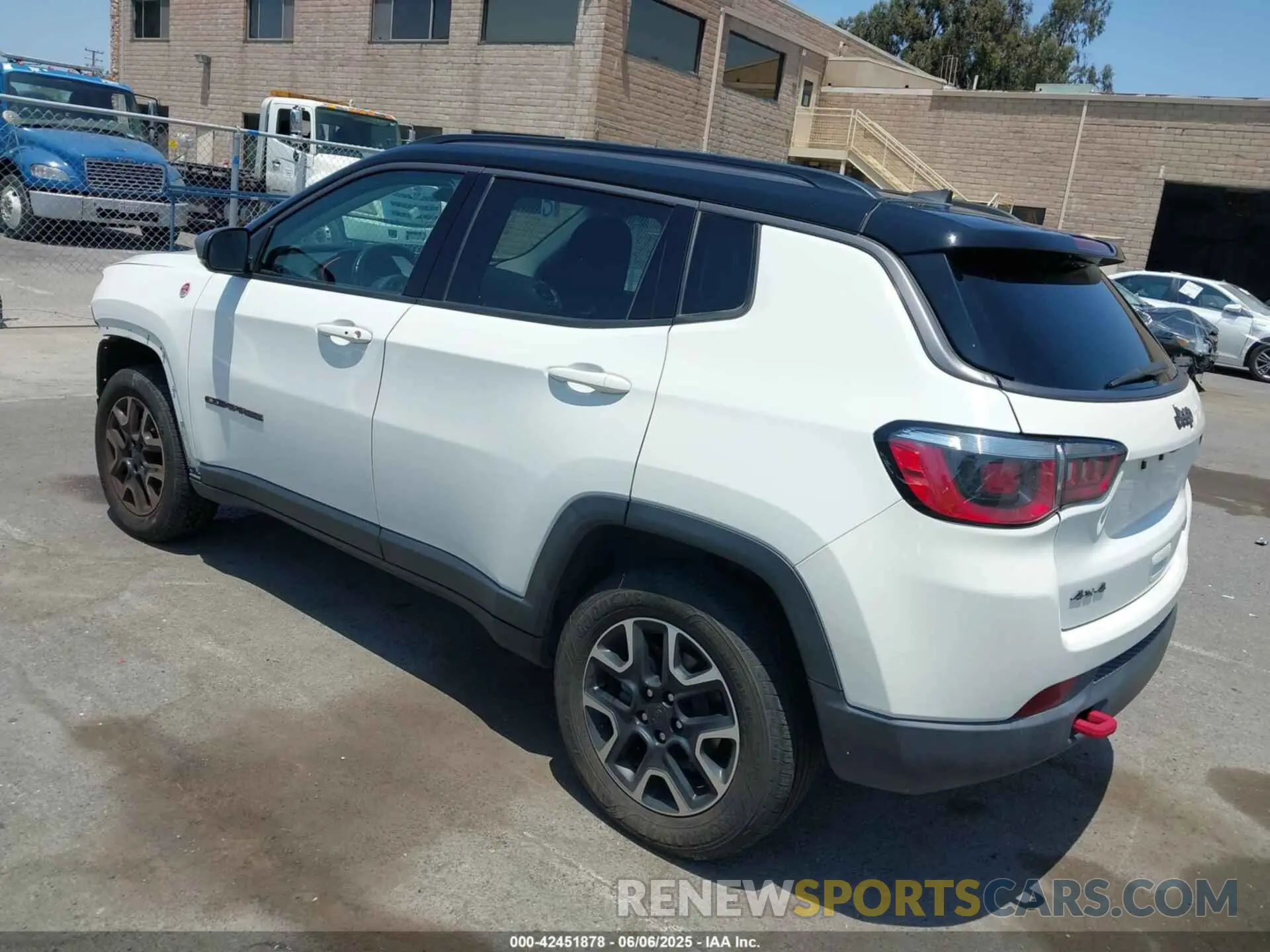 3 Photograph of a damaged car 3C4NJDDB4KT799406 JEEP COMPASS 2019