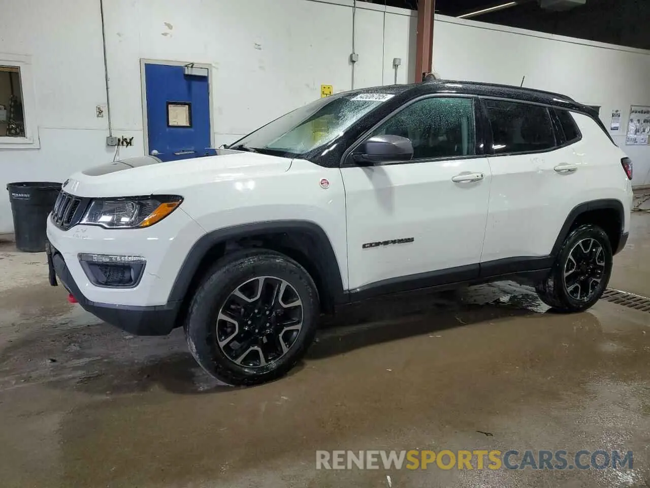 1 Photograph of a damaged car 3C4NJDDB5KT703542 JEEP COMPASS 2019