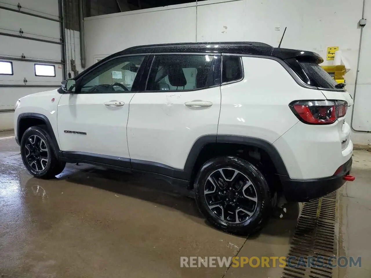 2 Photograph of a damaged car 3C4NJDDB5KT703542 JEEP COMPASS 2019