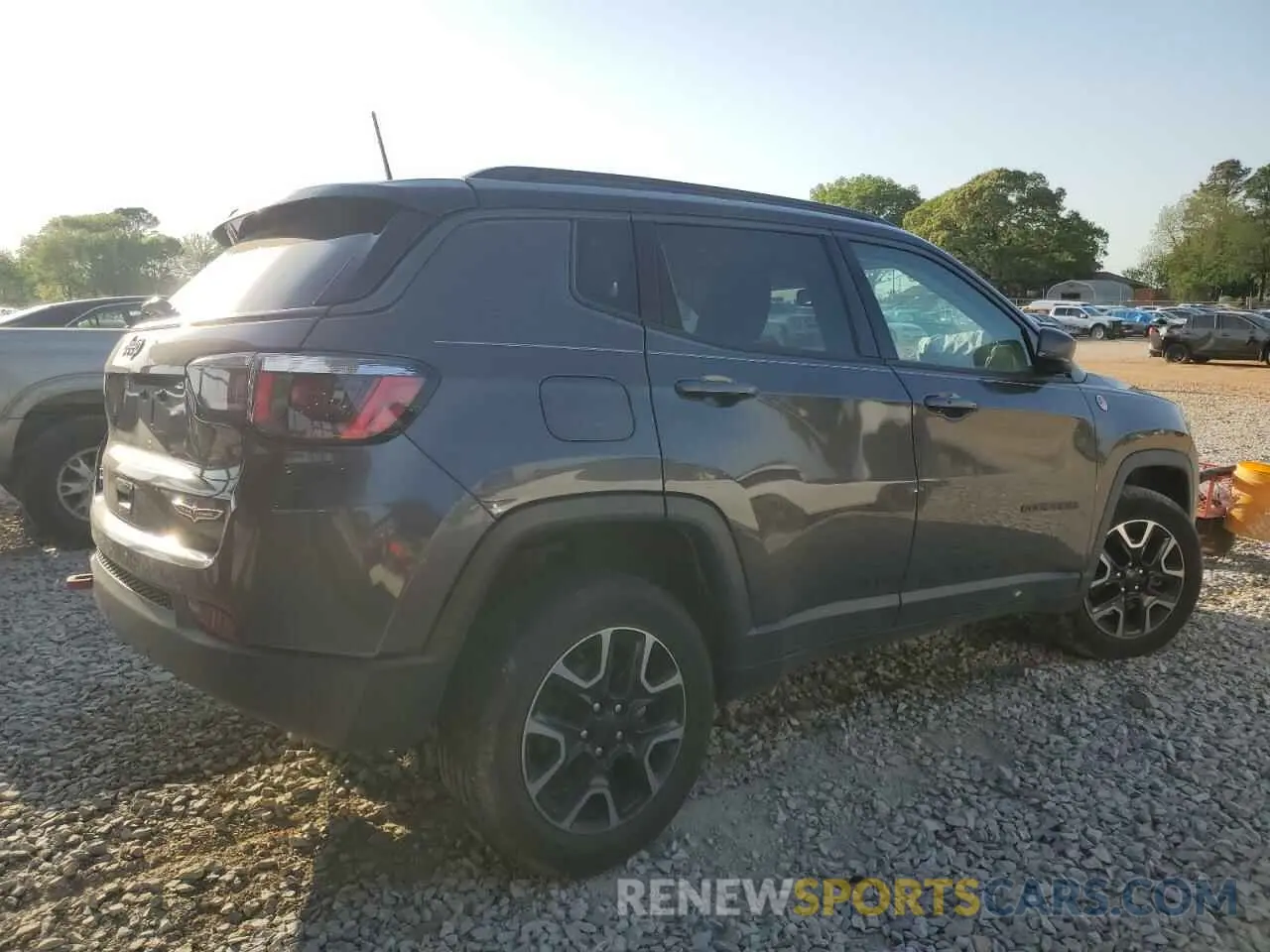 3 Photograph of a damaged car 3C4NJDDB5KT722026 JEEP COMPASS 2019