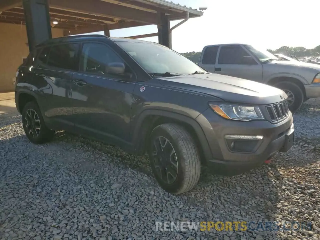 4 Photograph of a damaged car 3C4NJDDB5KT722026 JEEP COMPASS 2019