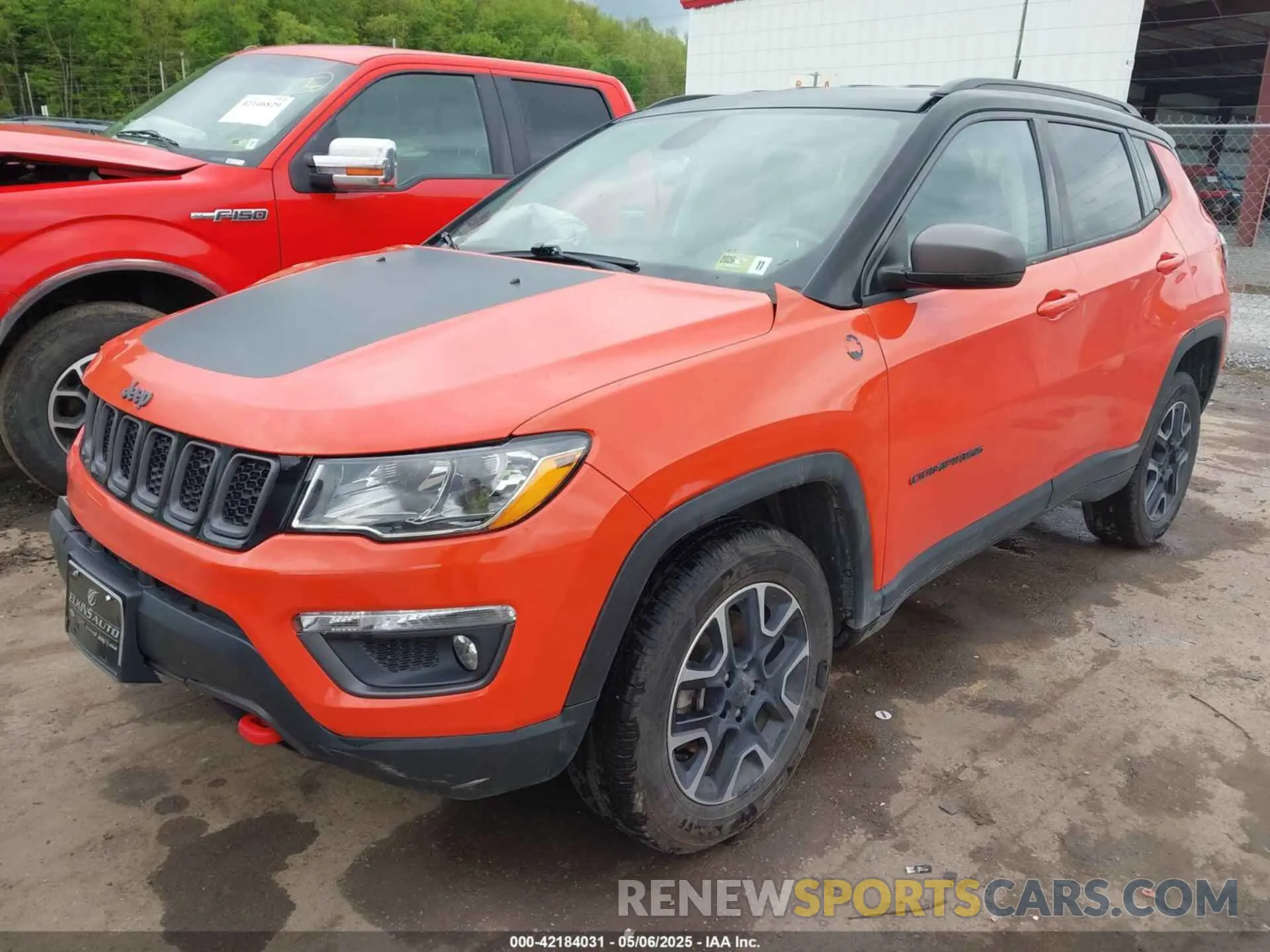 2 Photograph of a damaged car 3C4NJDDB5KT754054 JEEP COMPASS 2019
