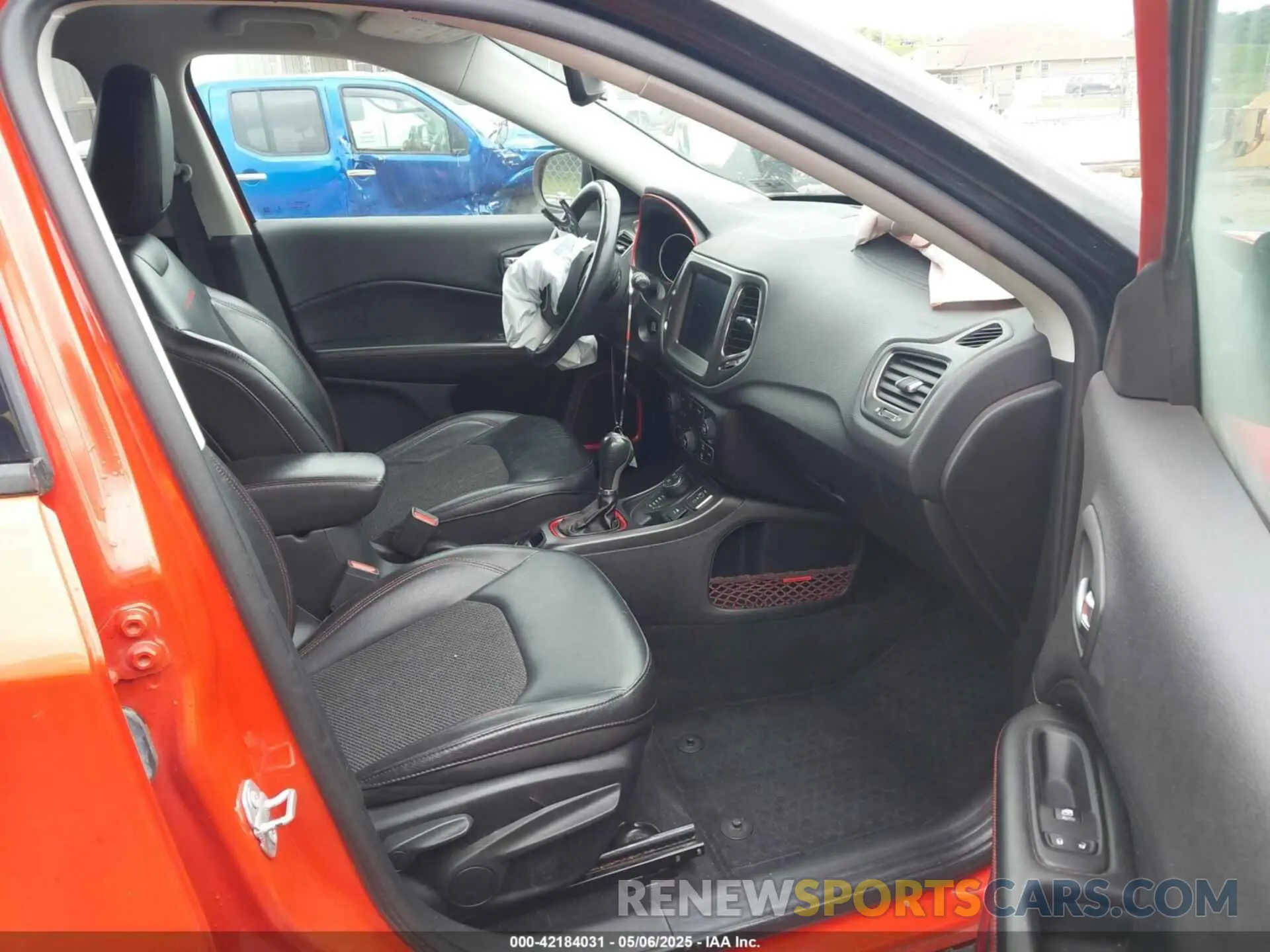 5 Photograph of a damaged car 3C4NJDDB5KT754054 JEEP COMPASS 2019