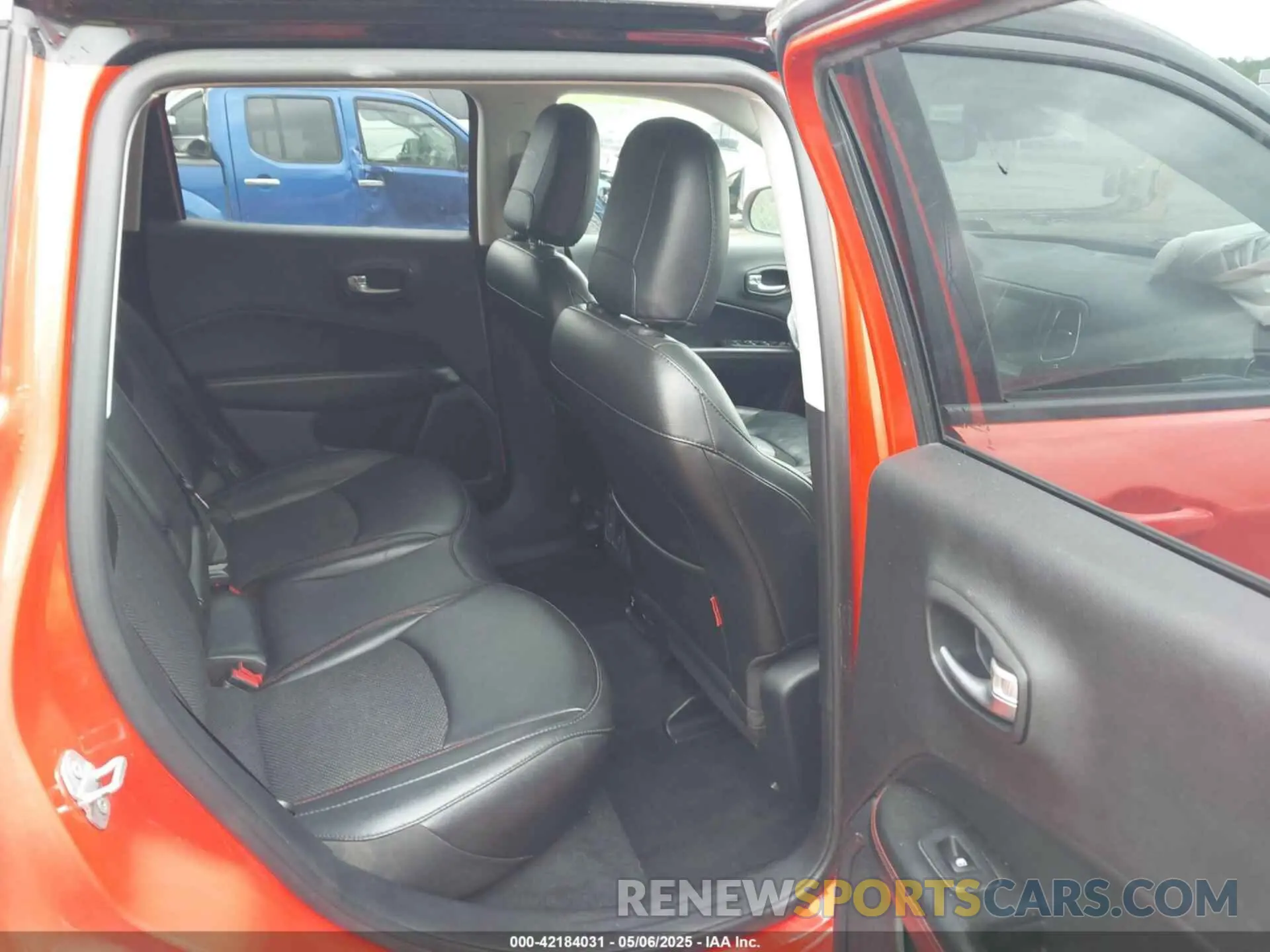 8 Photograph of a damaged car 3C4NJDDB5KT754054 JEEP COMPASS 2019