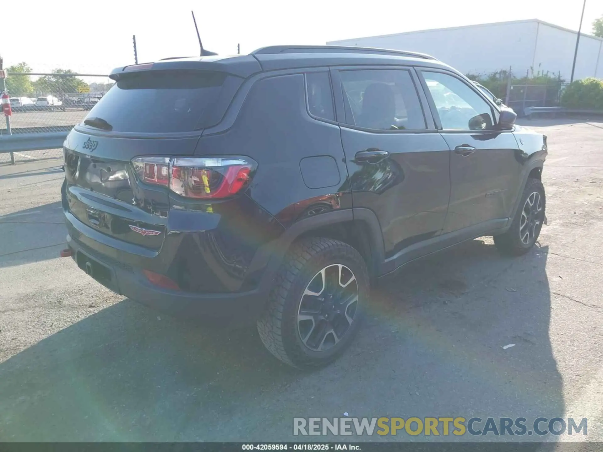 4 Photograph of a damaged car 3C4NJDDB5KT800515 JEEP COMPASS 2019