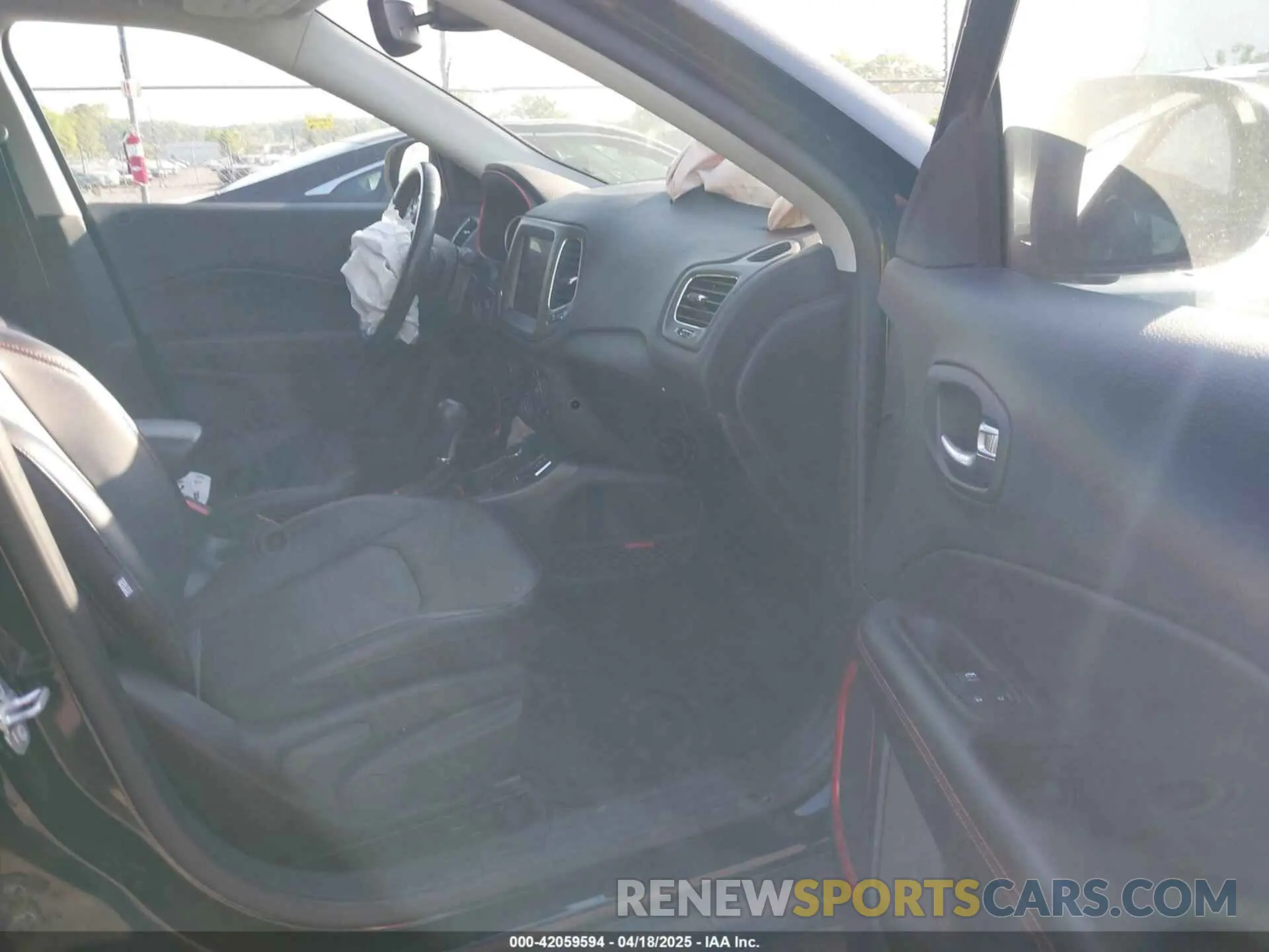 5 Photograph of a damaged car 3C4NJDDB5KT800515 JEEP COMPASS 2019