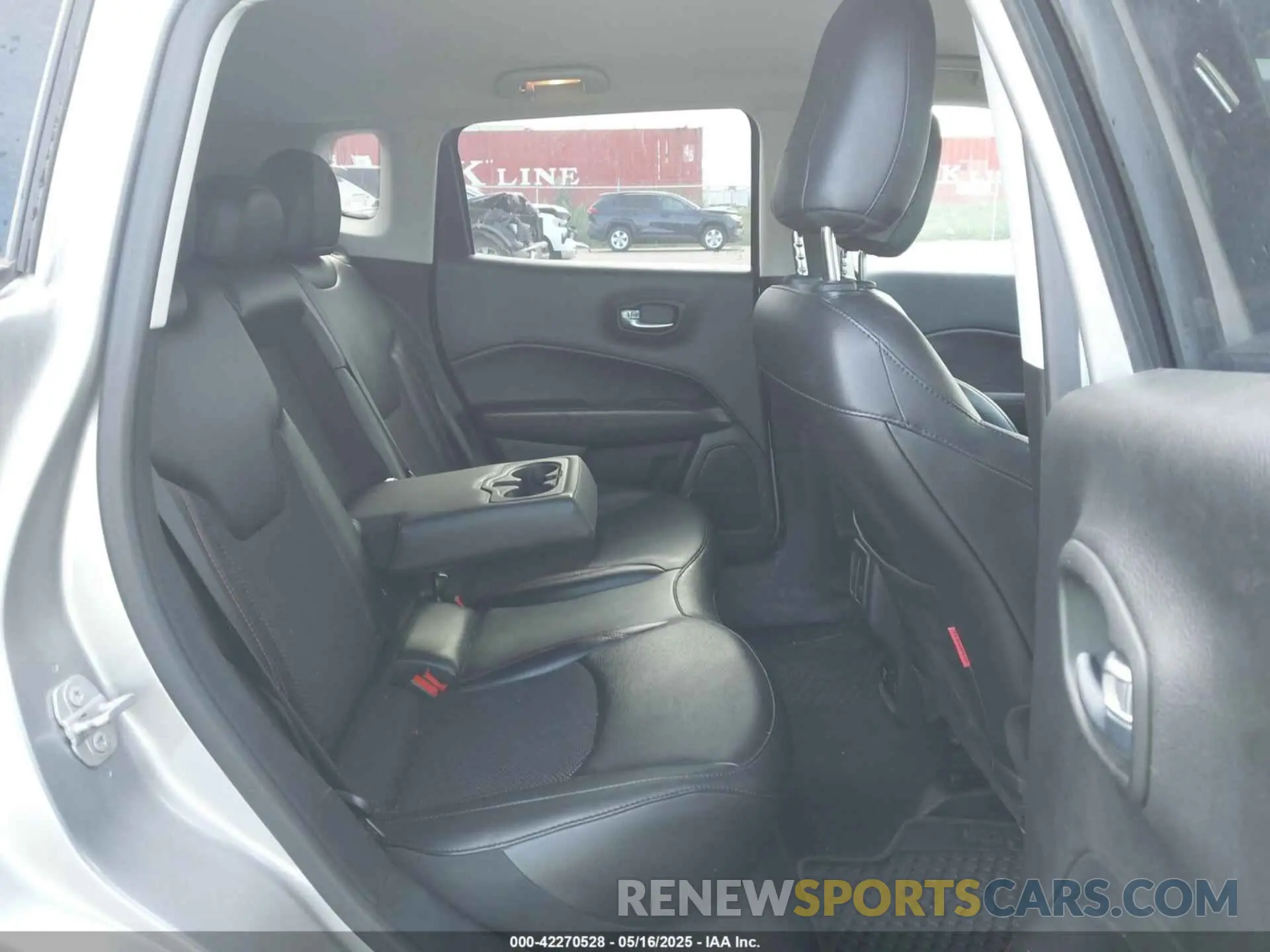 8 Photograph of a damaged car 3C4NJDDB6KT722424 JEEP COMPASS 2019