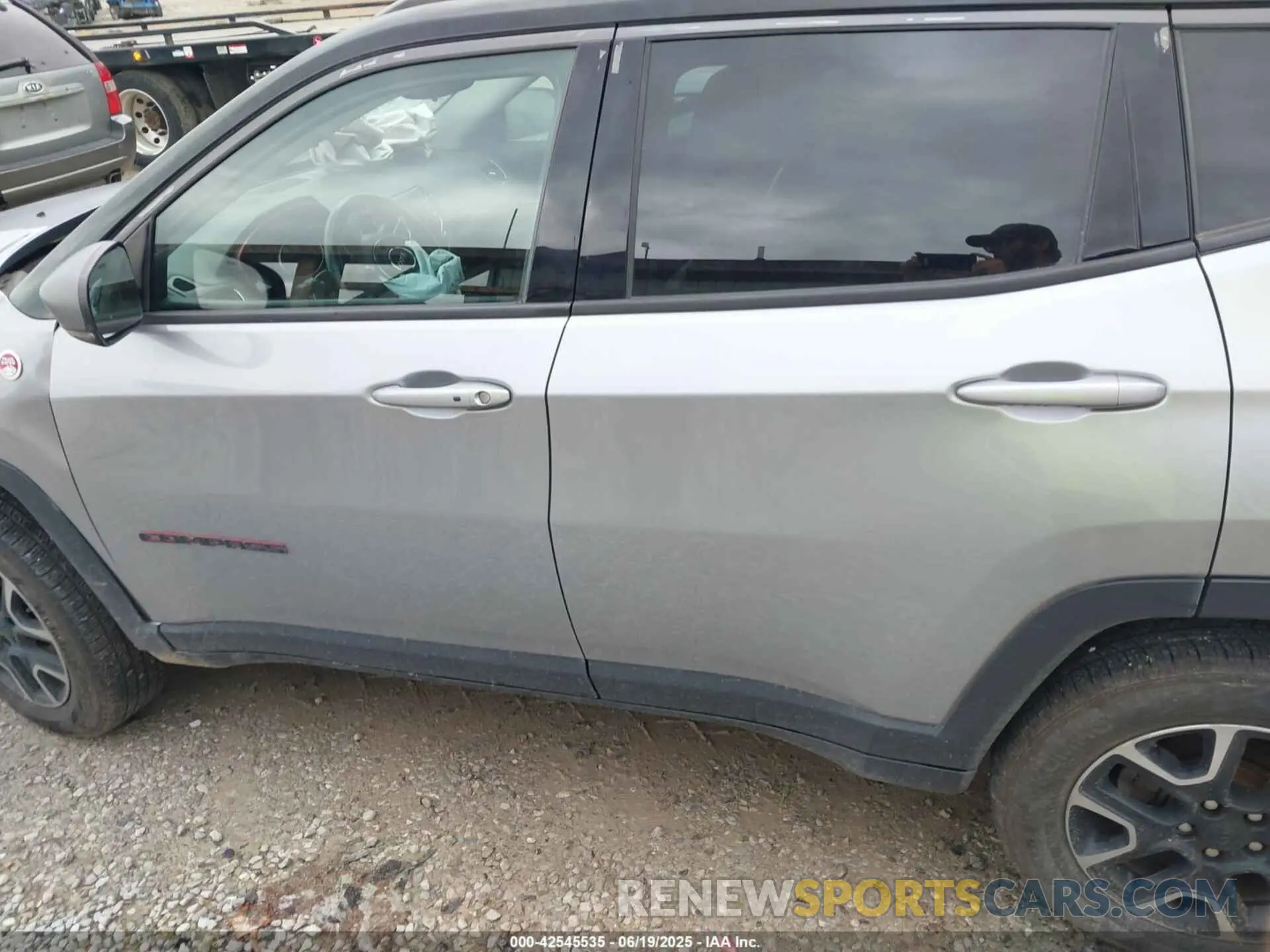 14 Photograph of a damaged car 3C4NJDDB7KT671001 JEEP COMPASS 2019