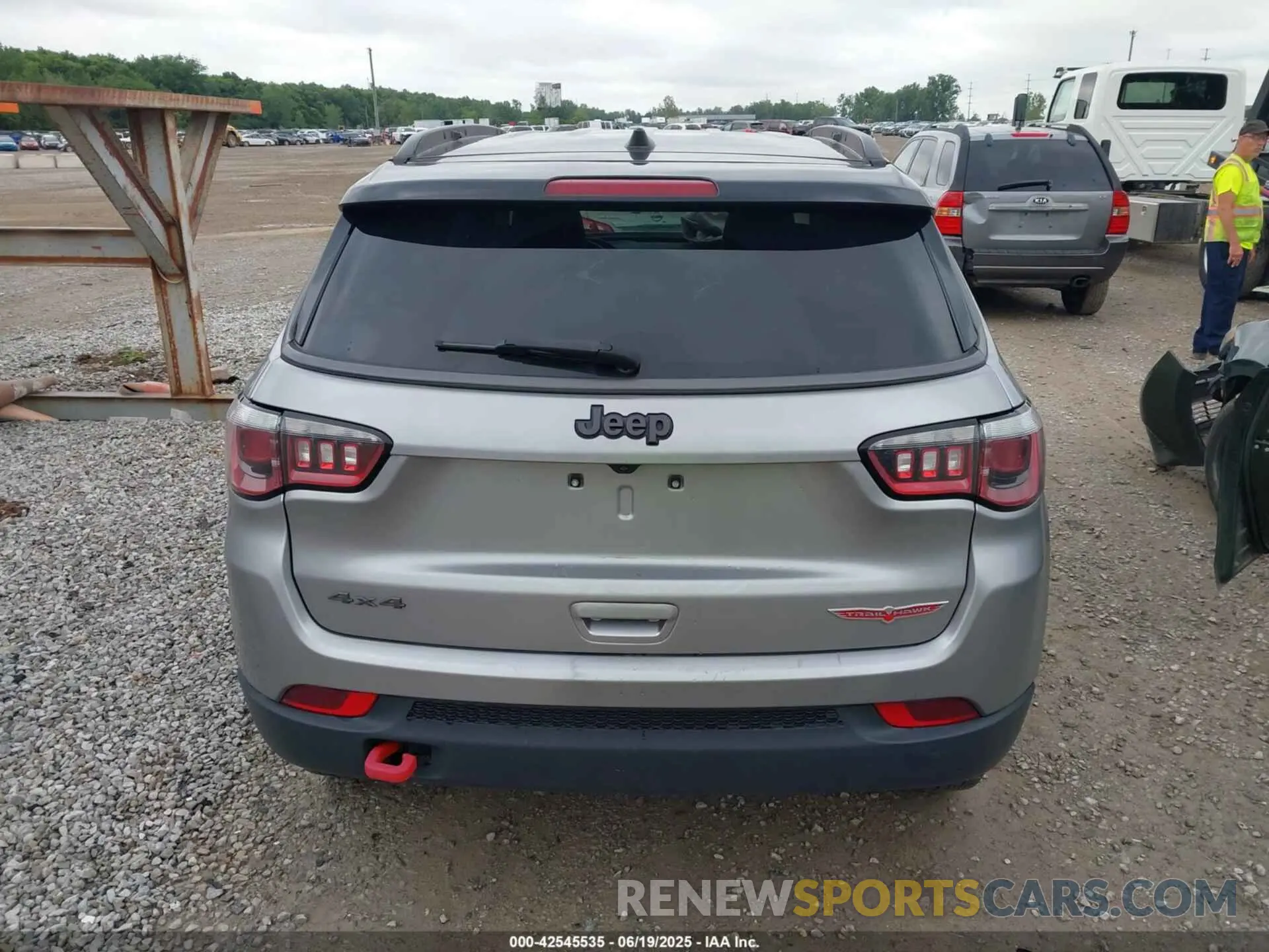 16 Photograph of a damaged car 3C4NJDDB7KT671001 JEEP COMPASS 2019