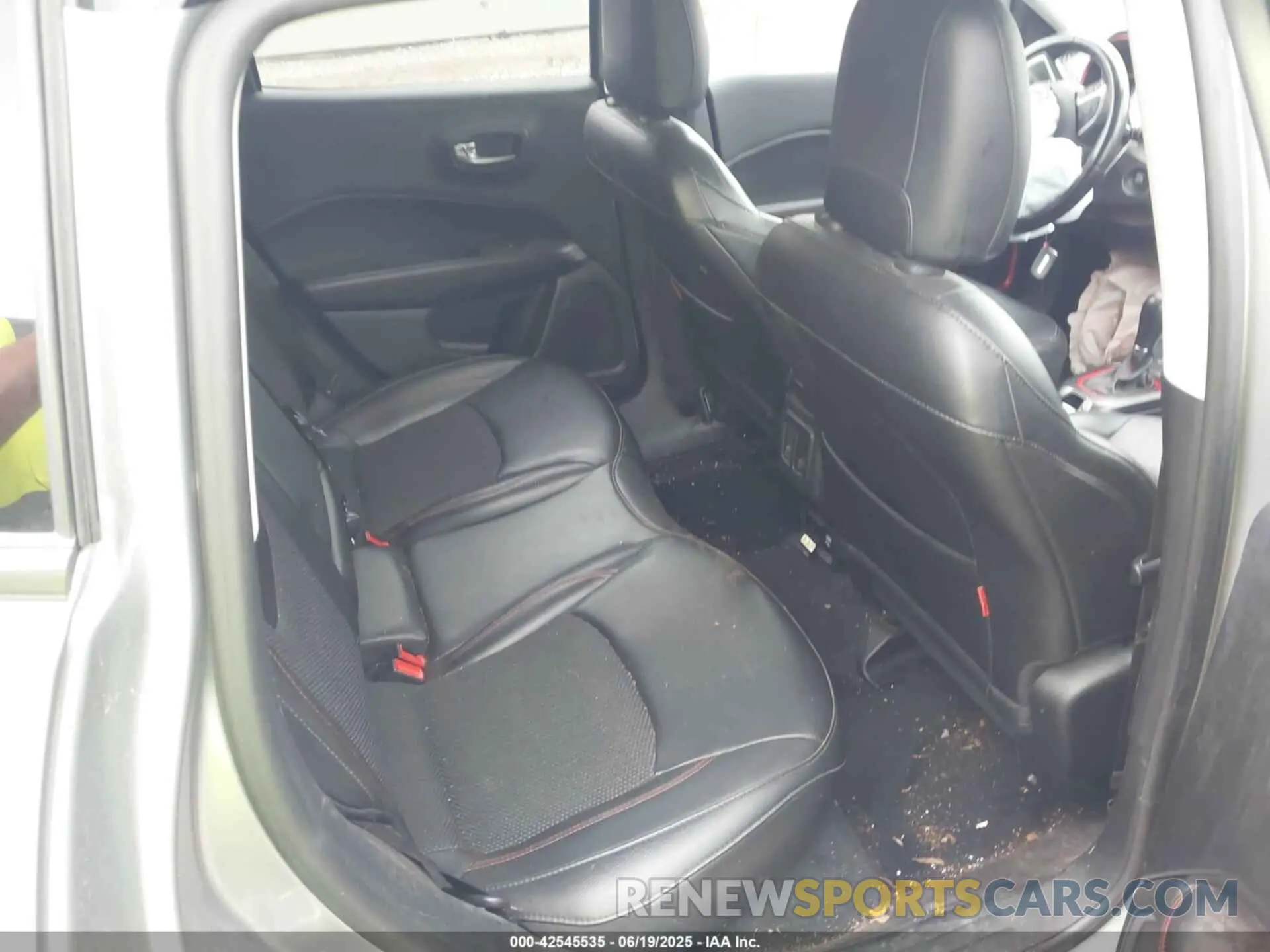 8 Photograph of a damaged car 3C4NJDDB7KT671001 JEEP COMPASS 2019