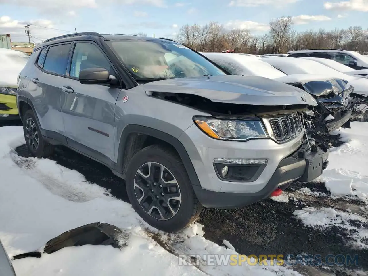 4 Photograph of a damaged car 3C4NJDDB8KT620459 JEEP COMPASS 2019