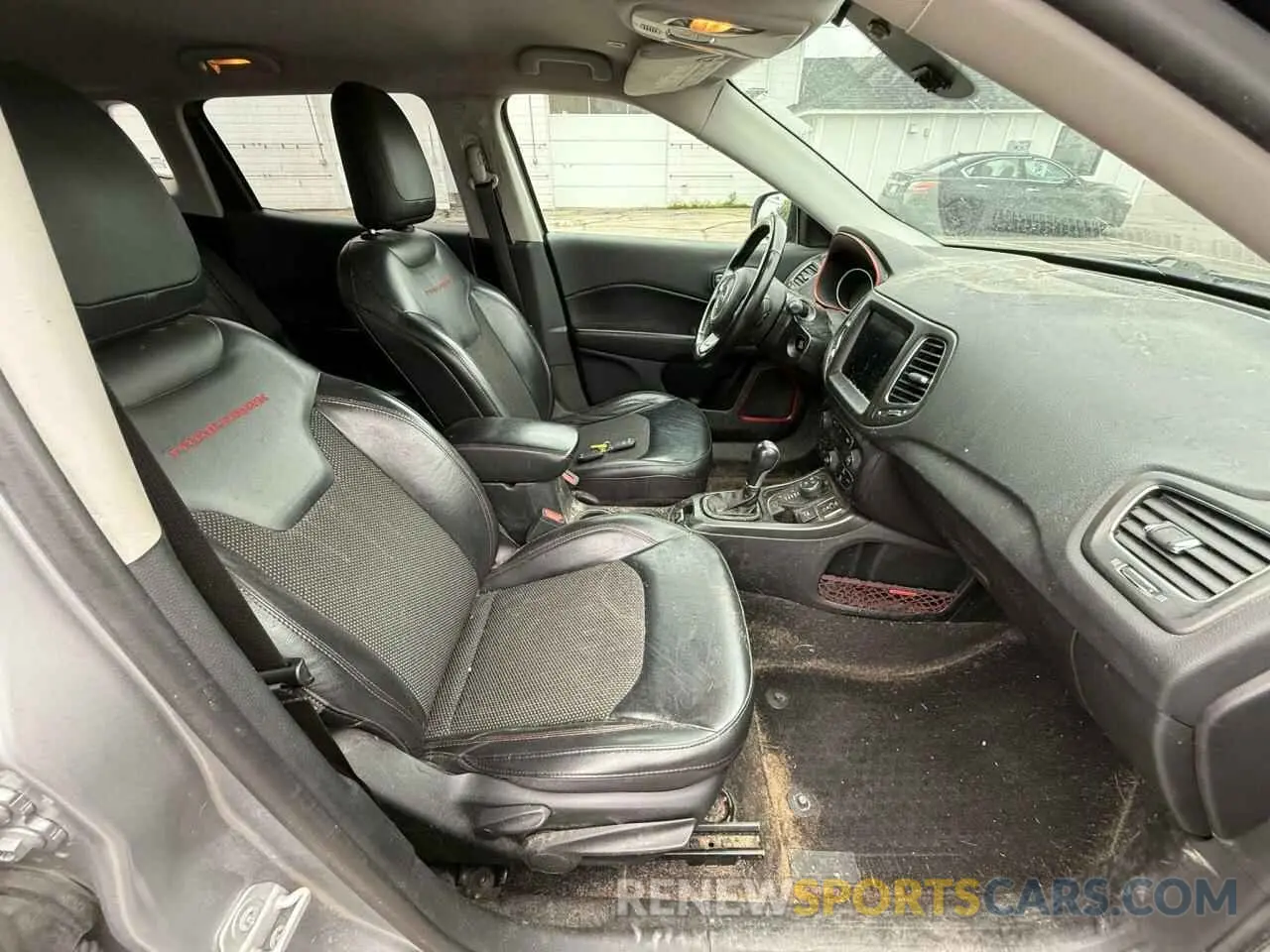 5 Photograph of a damaged car 3C4NJDDB8KT645247 JEEP COMPASS 2019