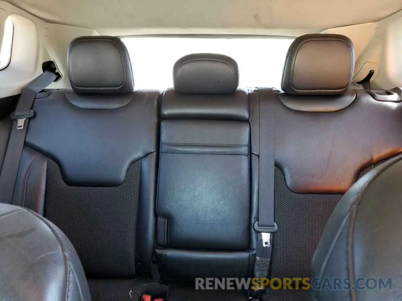 10 Photograph of a damaged car 3C4NJDDB8KT721453 JEEP COMPASS 2019