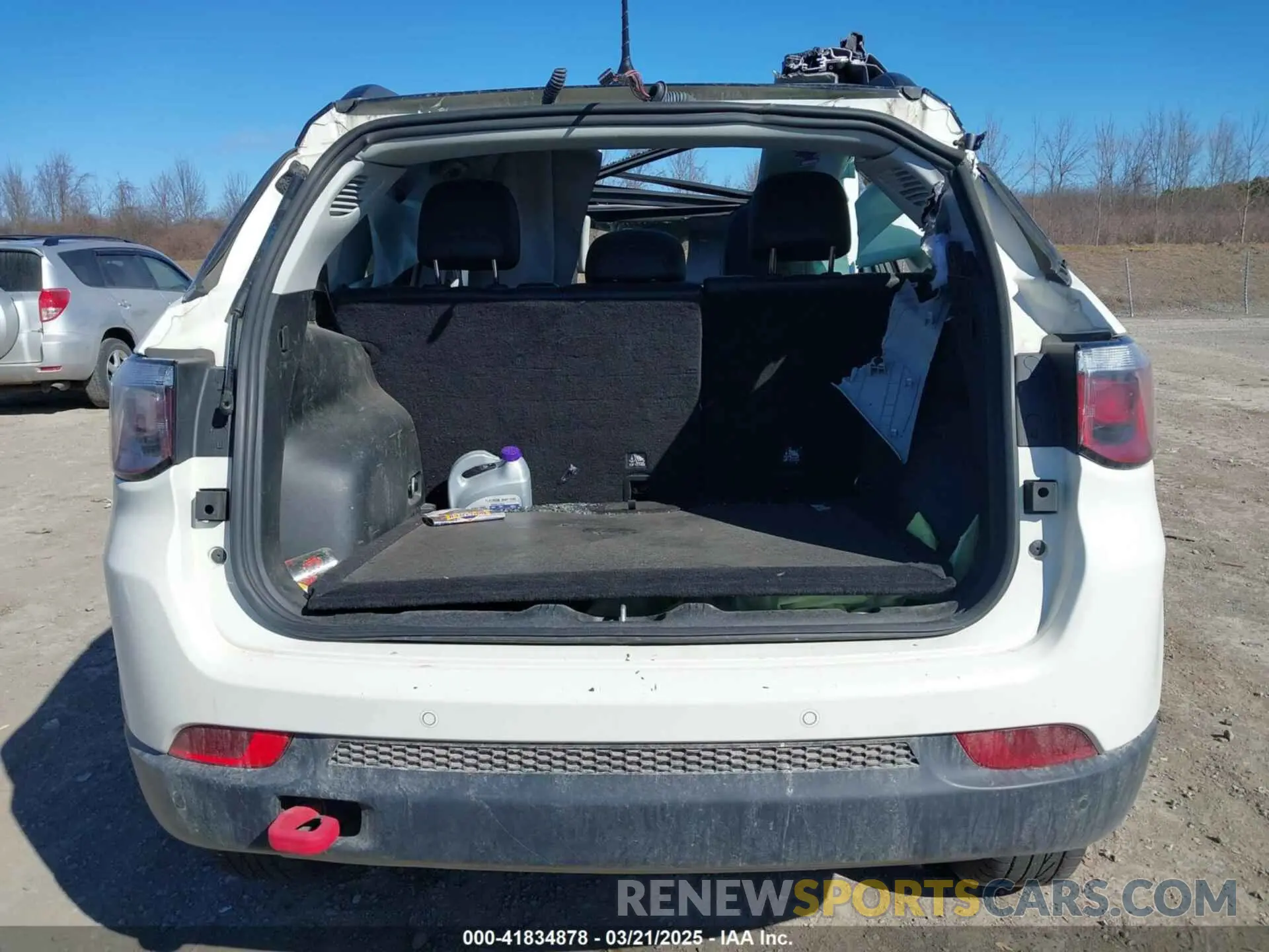 15 Photograph of a damaged car 3C4NJDDB8KT812982 JEEP COMPASS 2019