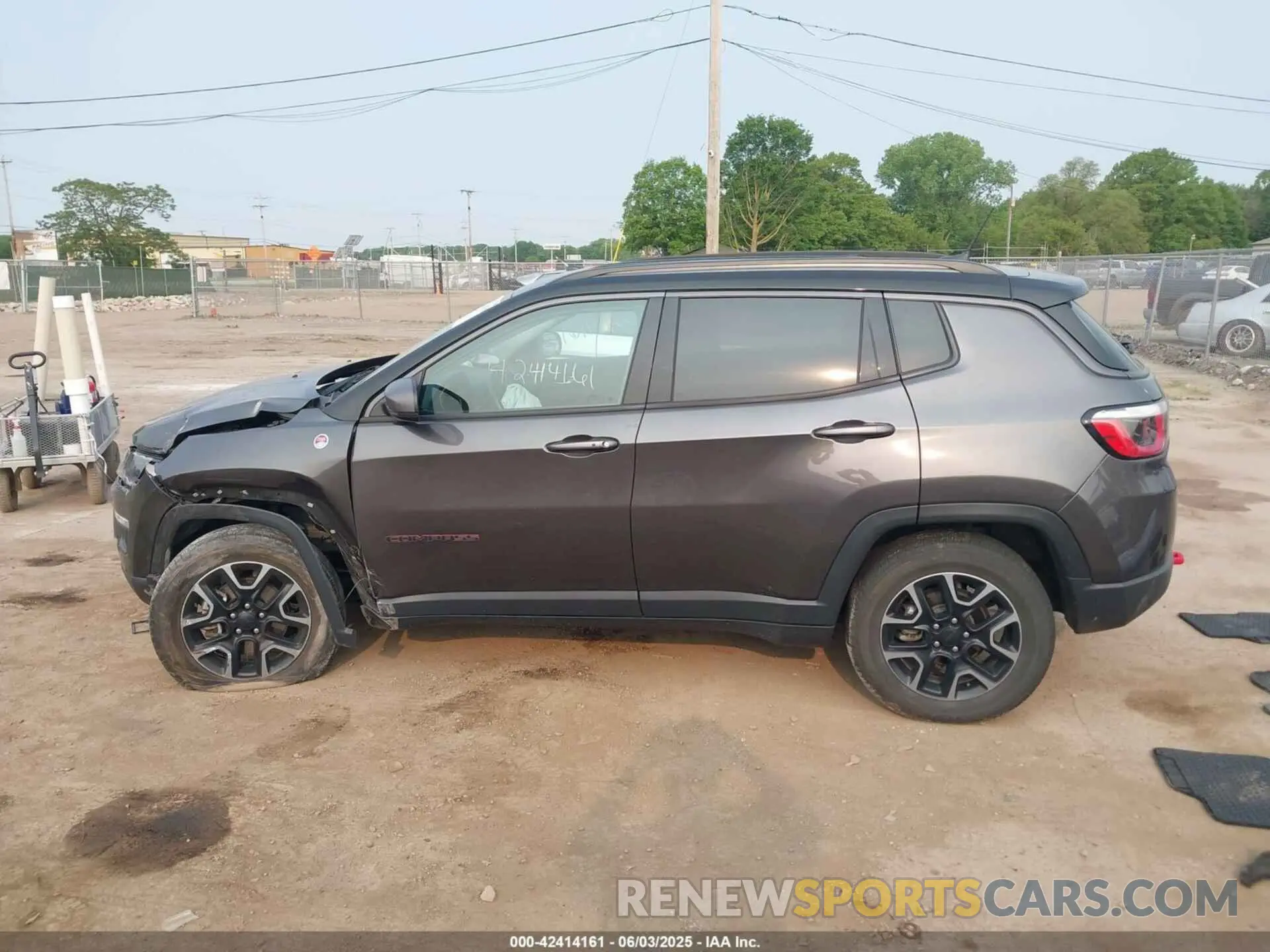 13 Photograph of a damaged car 3C4NJDDB9KT686048 JEEP COMPASS 2019