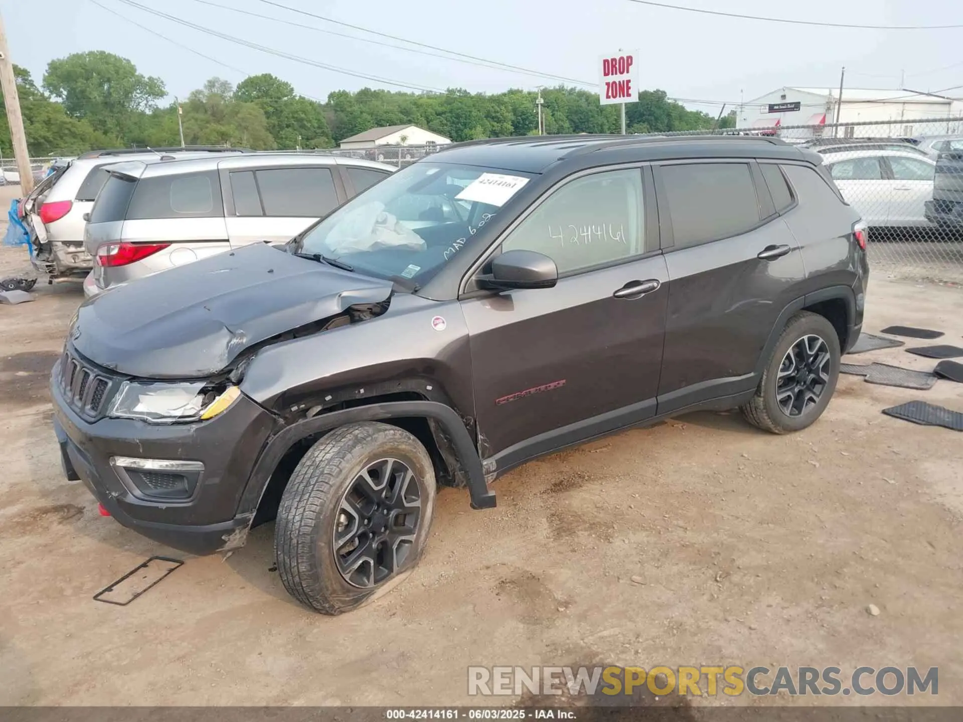 2 Photograph of a damaged car 3C4NJDDB9KT686048 JEEP COMPASS 2019