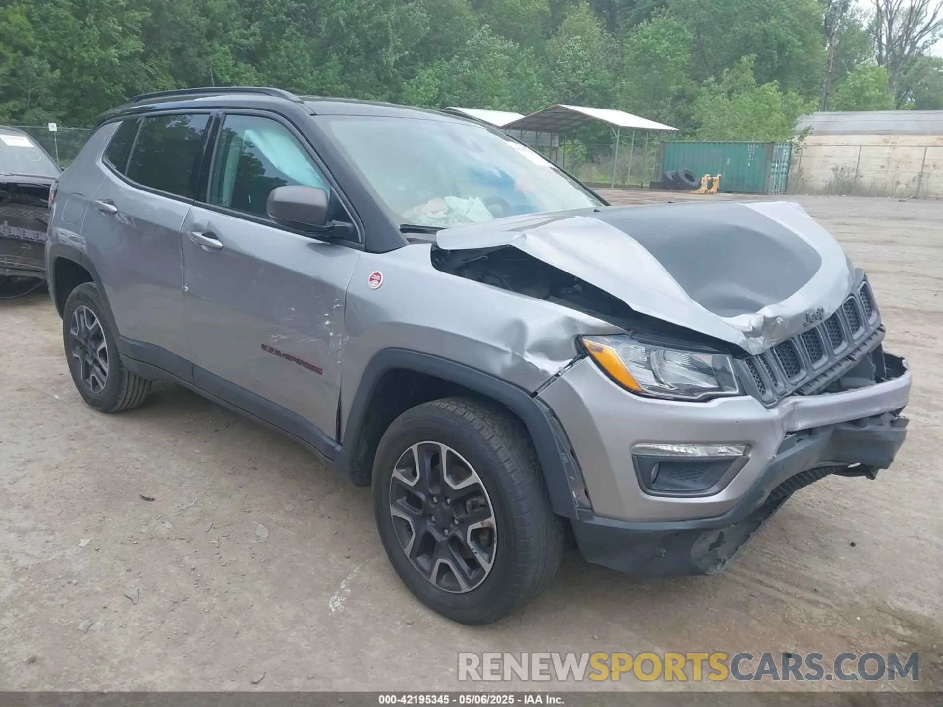 1 Photograph of a damaged car 3C4NJDDB9KT739654 JEEP COMPASS 2019