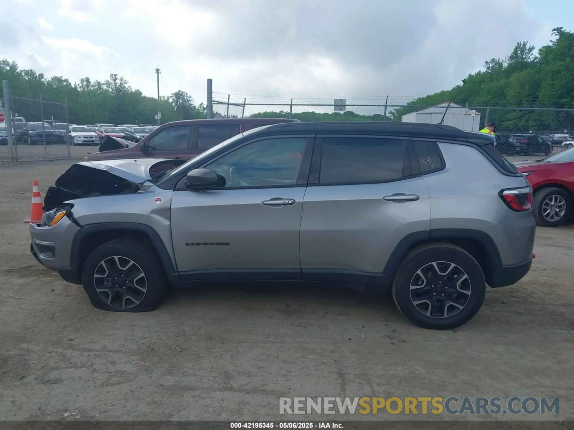 14 Photograph of a damaged car 3C4NJDDB9KT739654 JEEP COMPASS 2019