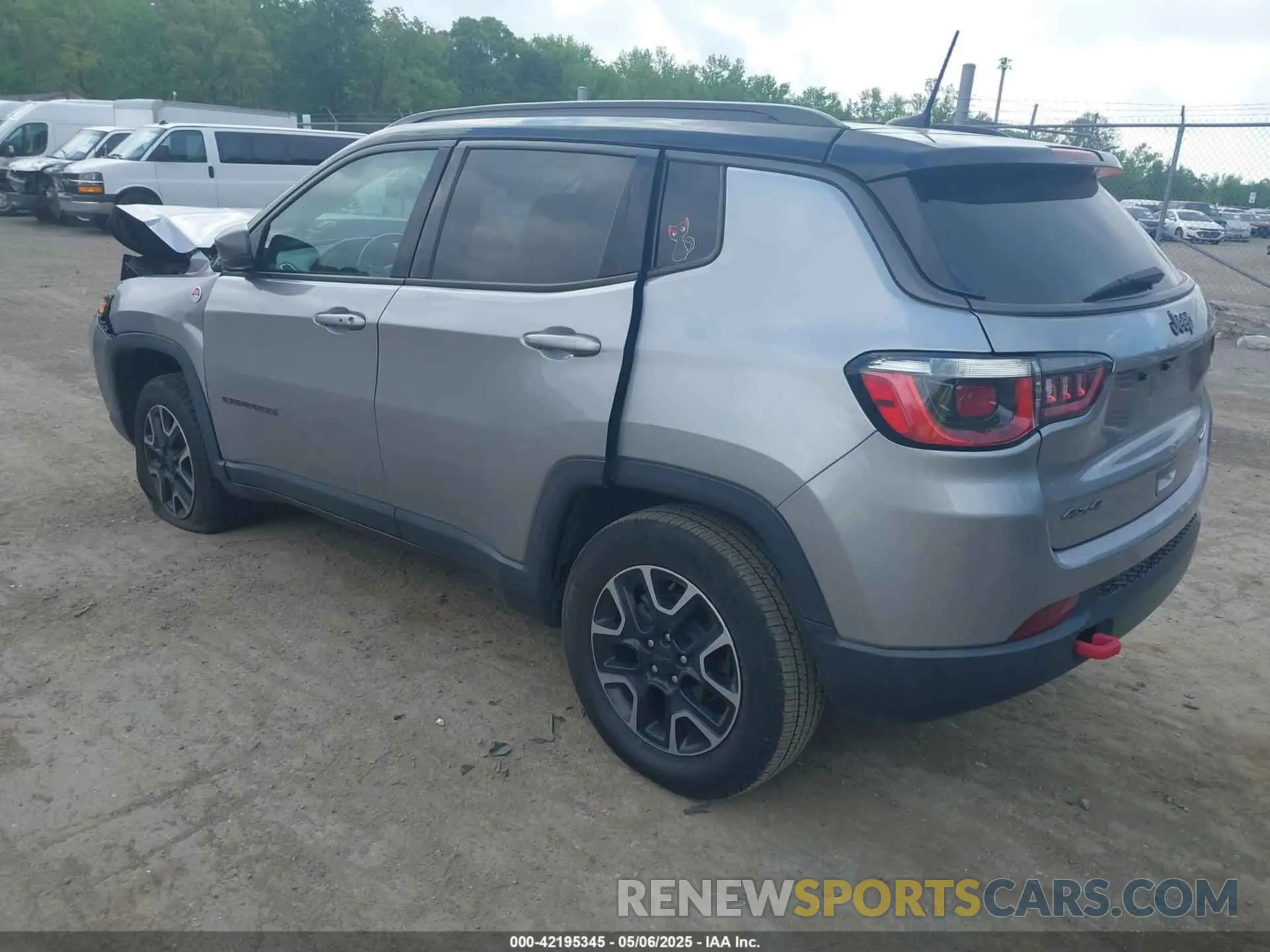 3 Photograph of a damaged car 3C4NJDDB9KT739654 JEEP COMPASS 2019