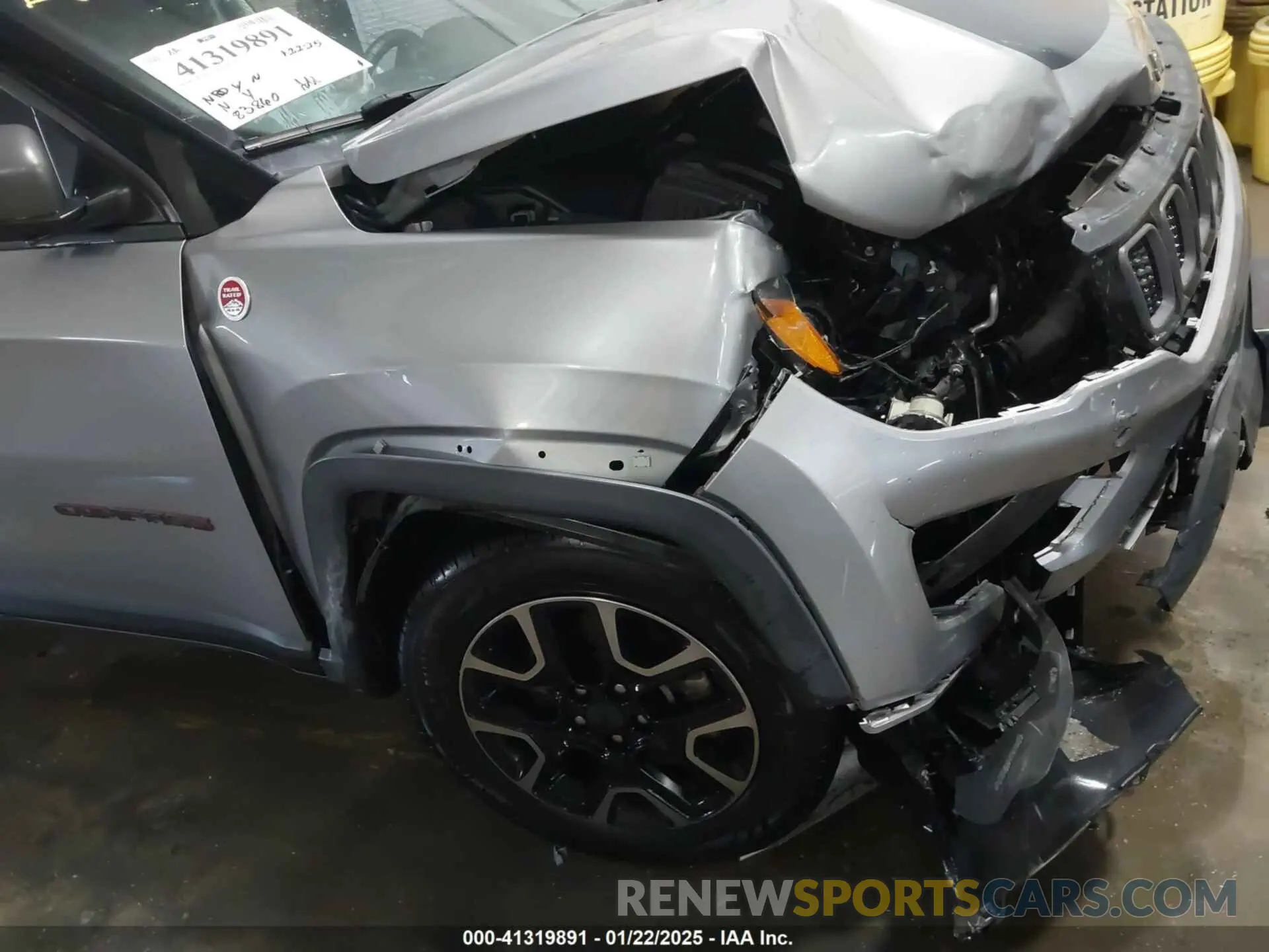 18 Photograph of a damaged car 3C4NJDDB9KT765459 JEEP COMPASS 2019
