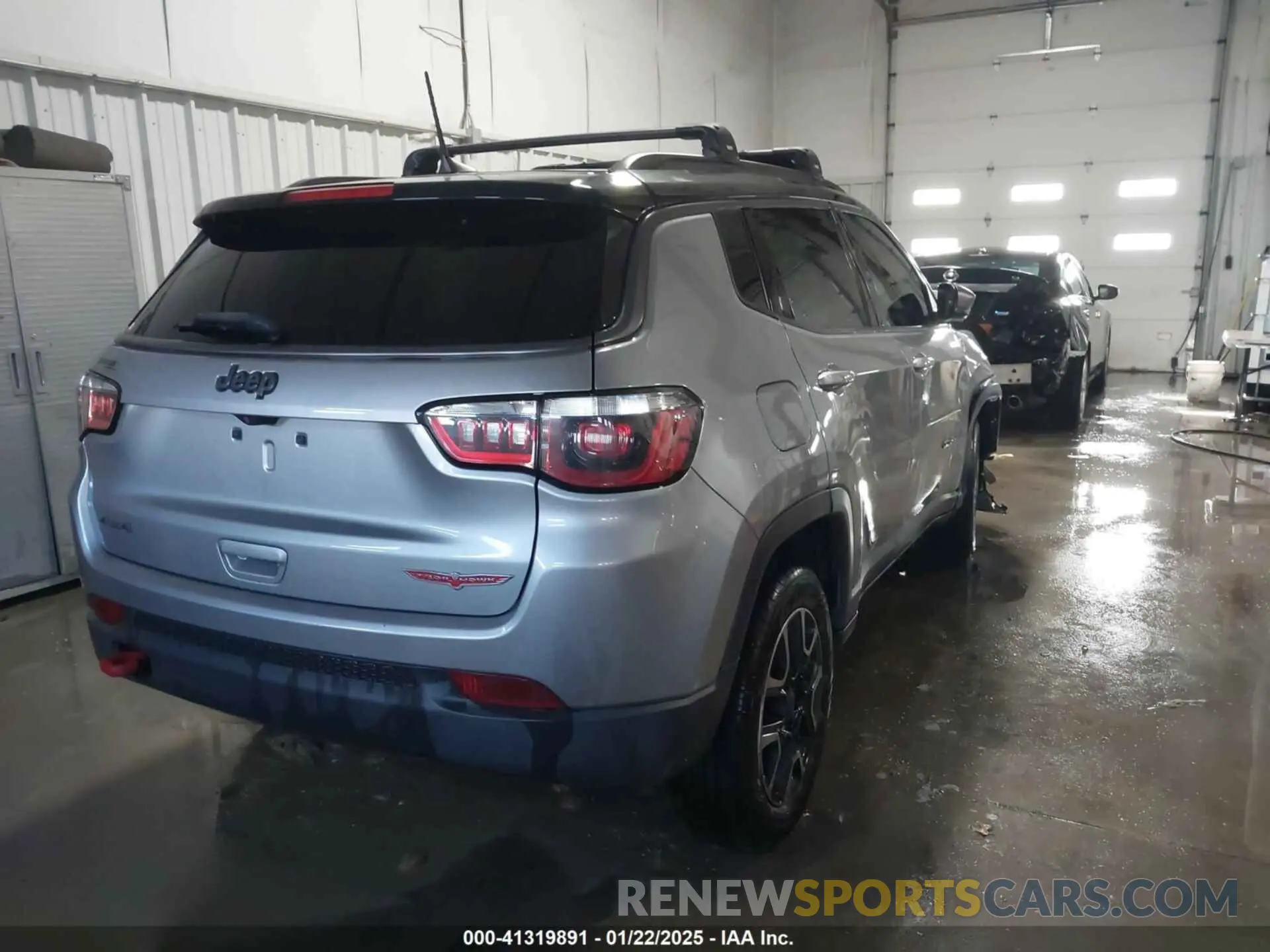 4 Photograph of a damaged car 3C4NJDDB9KT765459 JEEP COMPASS 2019