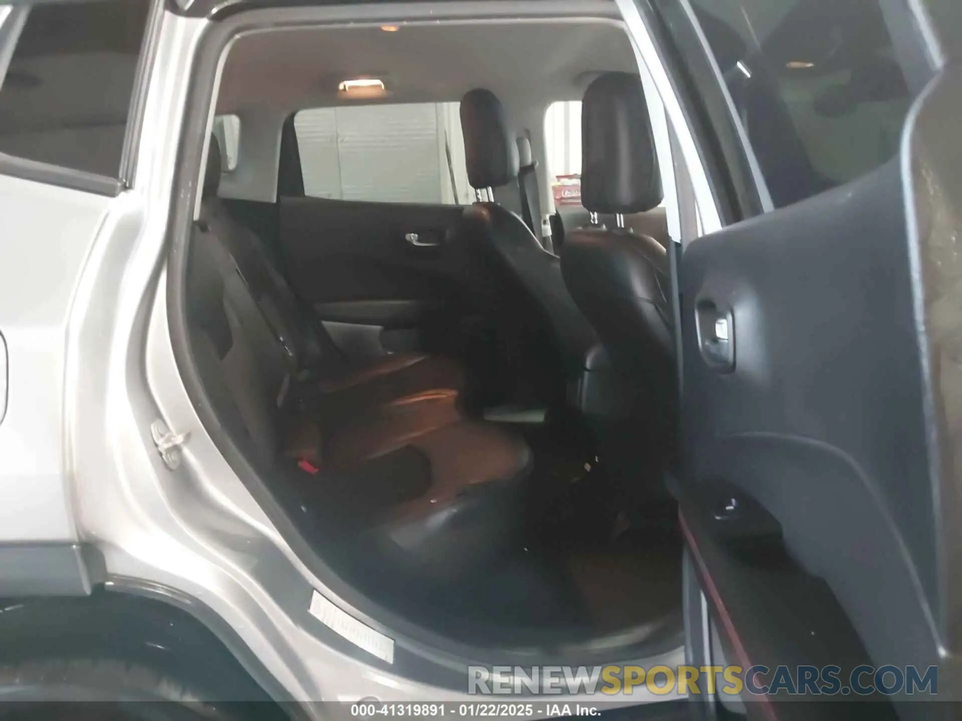 8 Photograph of a damaged car 3C4NJDDB9KT765459 JEEP COMPASS 2019