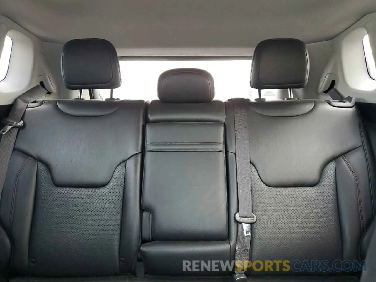 10 Photograph of a damaged car 3C4NJDDB9KT790278 JEEP COMPASS 2019