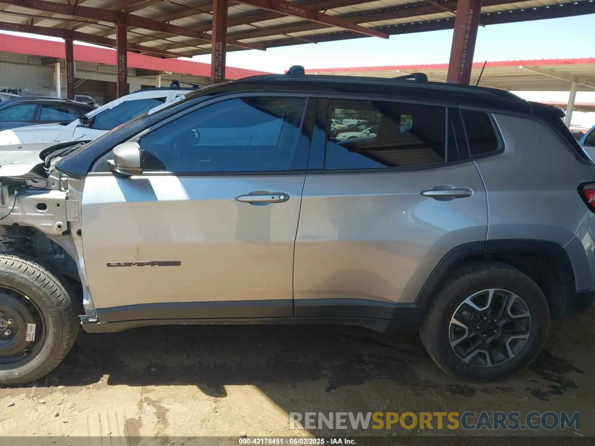 14 Photograph of a damaged car 3C4NJDDBXKT312953 JEEP COMPASS 2019