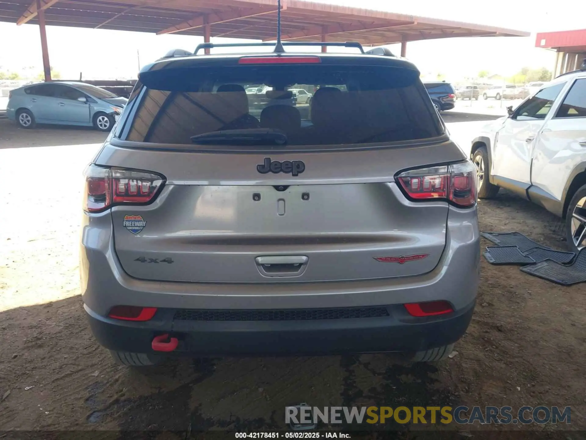16 Photograph of a damaged car 3C4NJDDBXKT312953 JEEP COMPASS 2019
