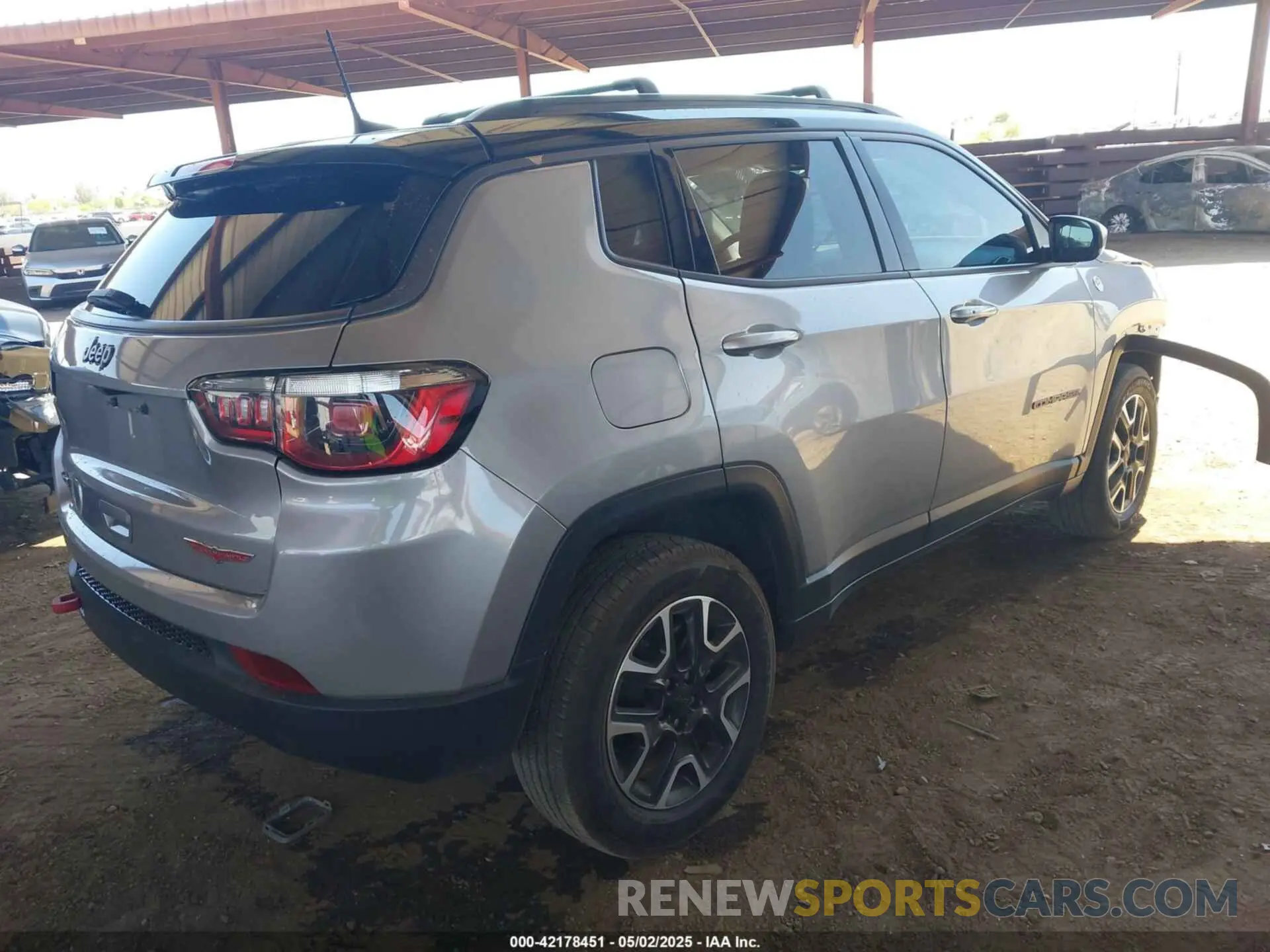 4 Photograph of a damaged car 3C4NJDDBXKT312953 JEEP COMPASS 2019