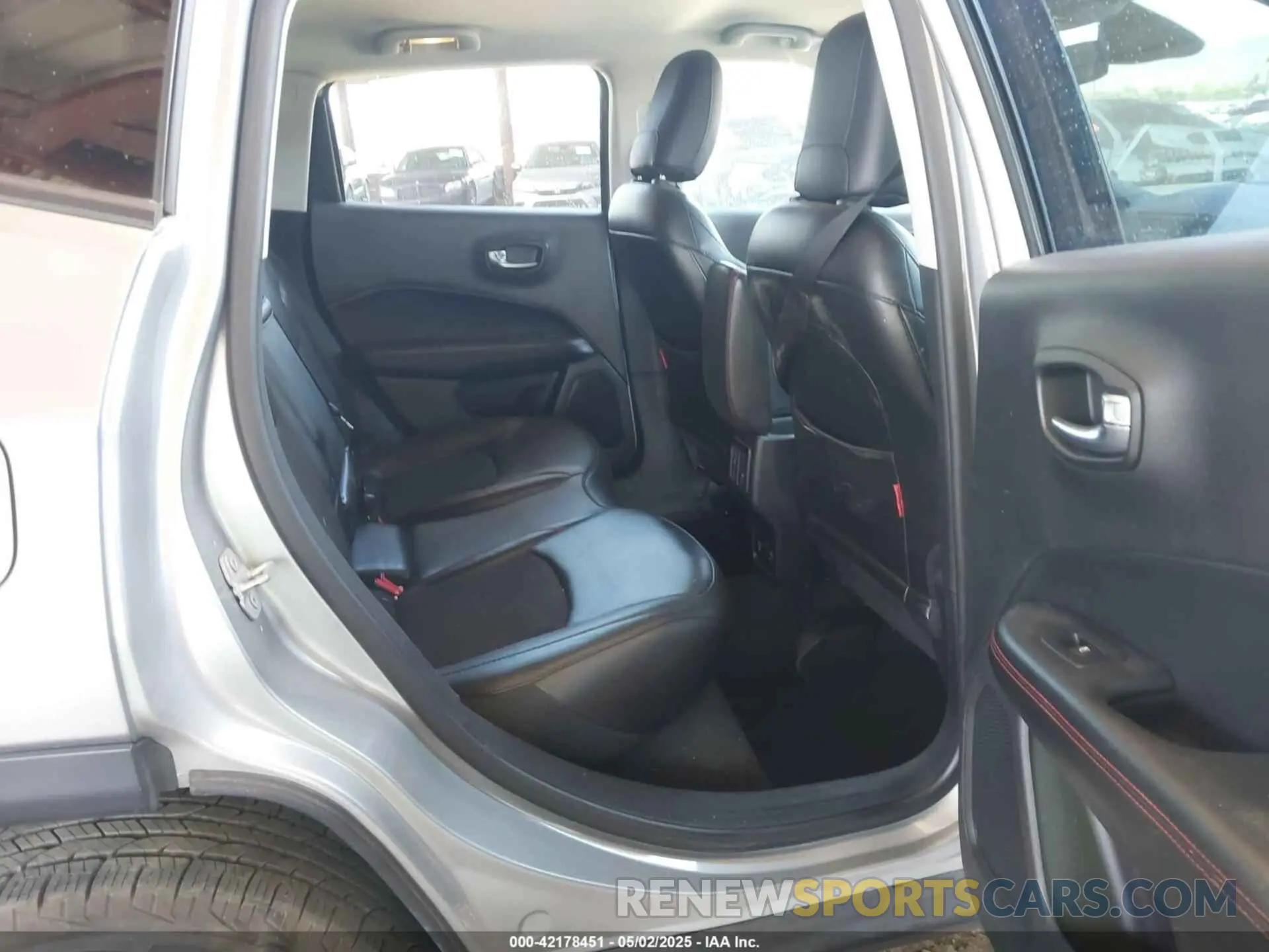 8 Photograph of a damaged car 3C4NJDDBXKT312953 JEEP COMPASS 2019