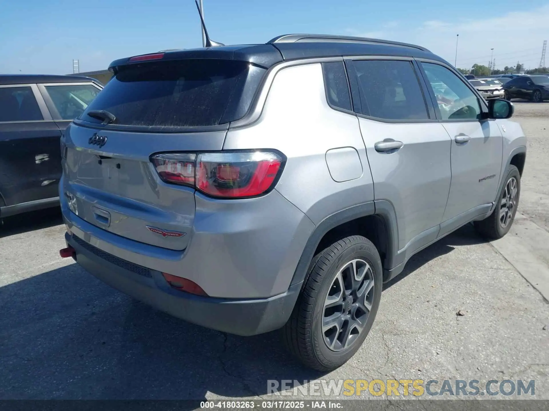 4 Photograph of a damaged car 3C4NJDDBXKT627350 JEEP COMPASS 2019