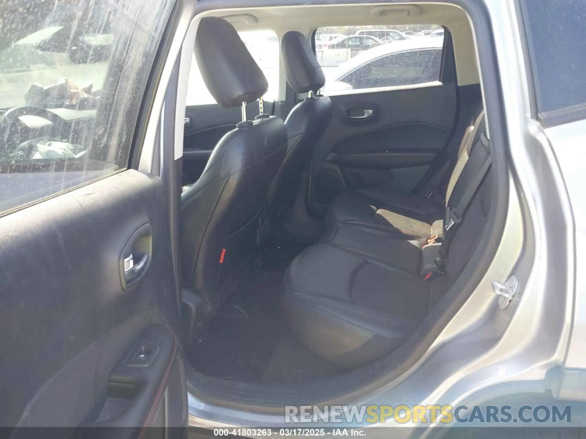 8 Photograph of a damaged car 3C4NJDDBXKT627350 JEEP COMPASS 2019