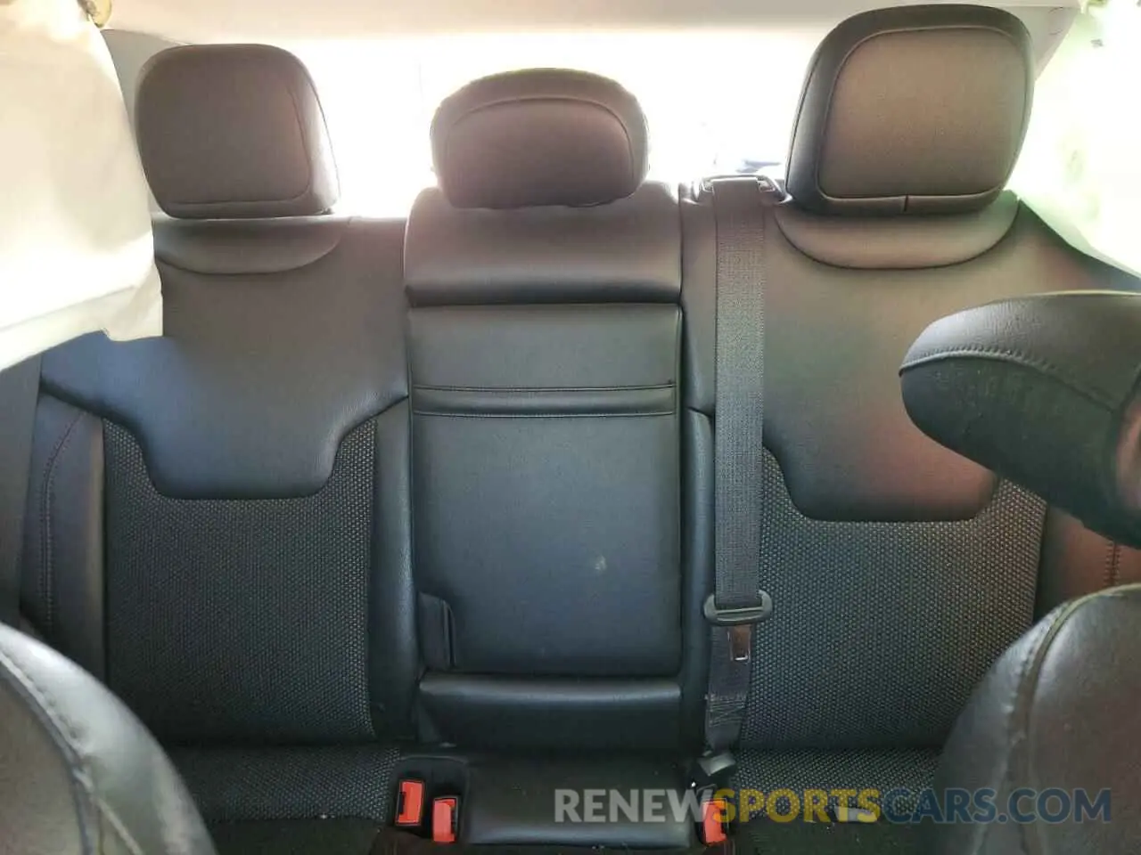 10 Photograph of a damaged car 3C4NJDDBXKT665810 JEEP COMPASS 2019