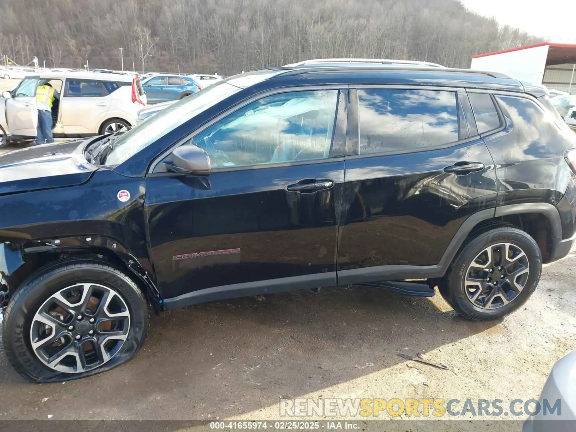 15 Photograph of a damaged car 3C4NJDDBXKT671364 JEEP COMPASS 2019