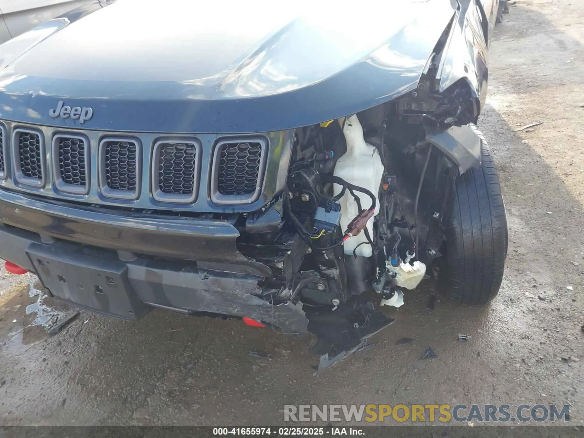 18 Photograph of a damaged car 3C4NJDDBXKT671364 JEEP COMPASS 2019
