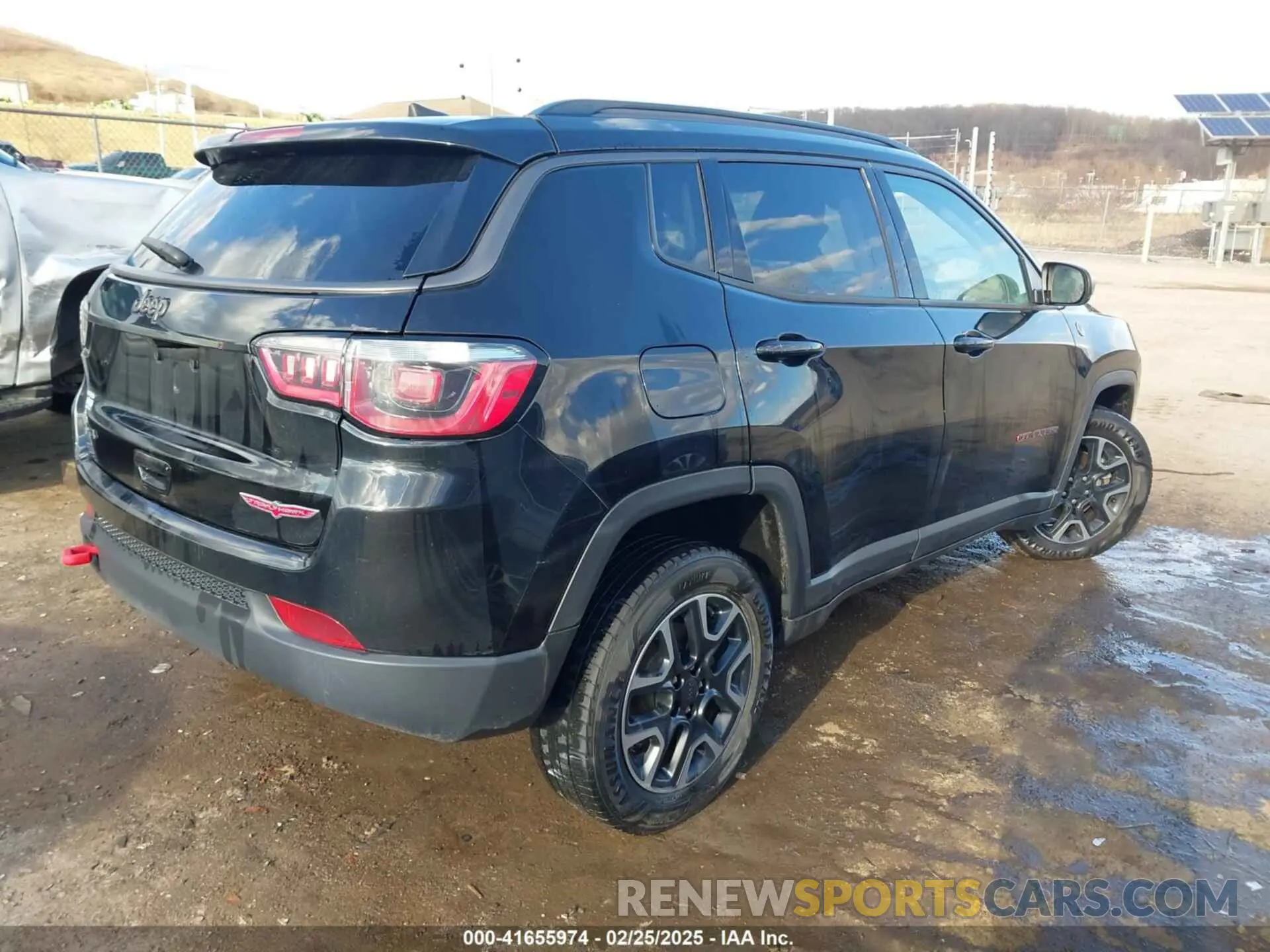 4 Photograph of a damaged car 3C4NJDDBXKT671364 JEEP COMPASS 2019