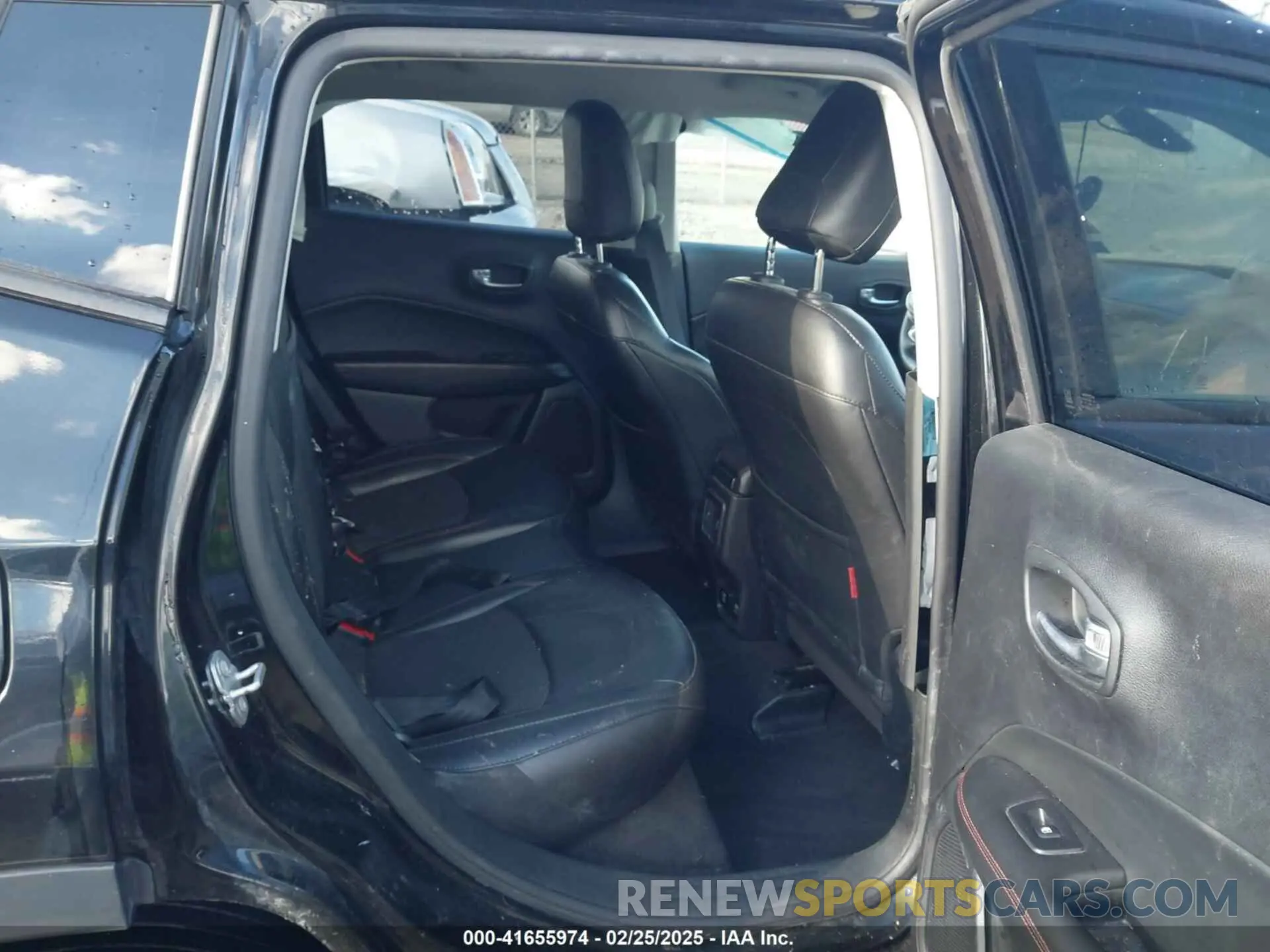 8 Photograph of a damaged car 3C4NJDDBXKT671364 JEEP COMPASS 2019