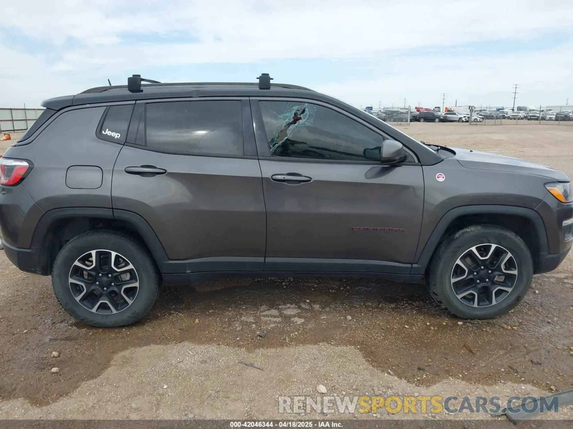 14 Photograph of a damaged car 3C4NJDDBXKT795294 JEEP COMPASS 2019