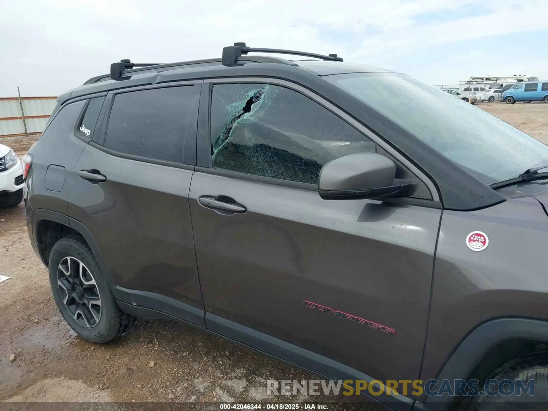 6 Photograph of a damaged car 3C4NJDDBXKT795294 JEEP COMPASS 2019