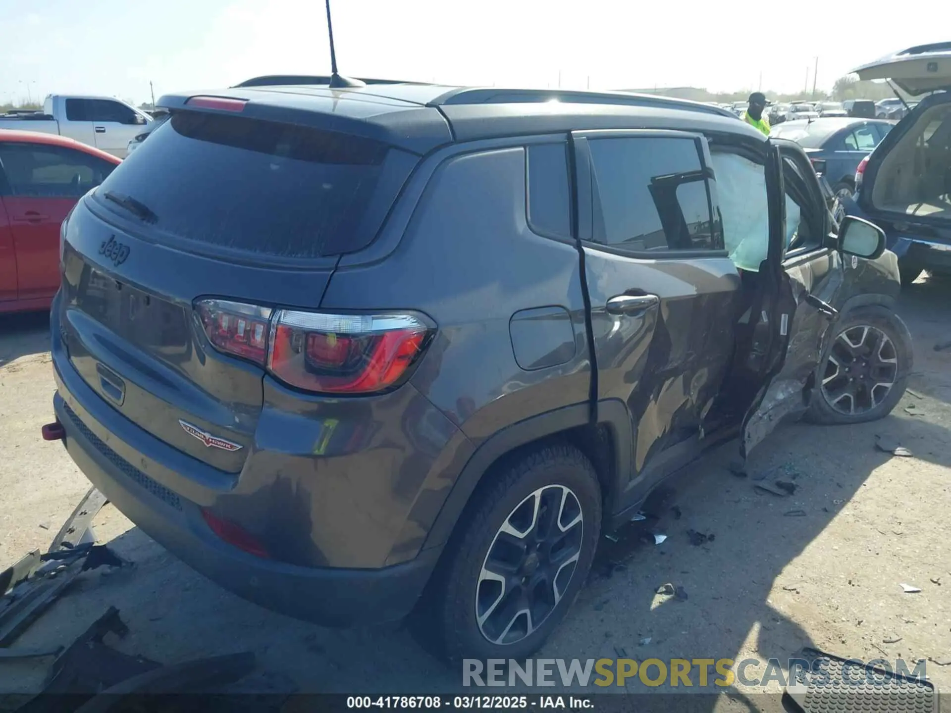 4 Photograph of a damaged car 3C4NJDDBXKT811171 JEEP COMPASS 2019