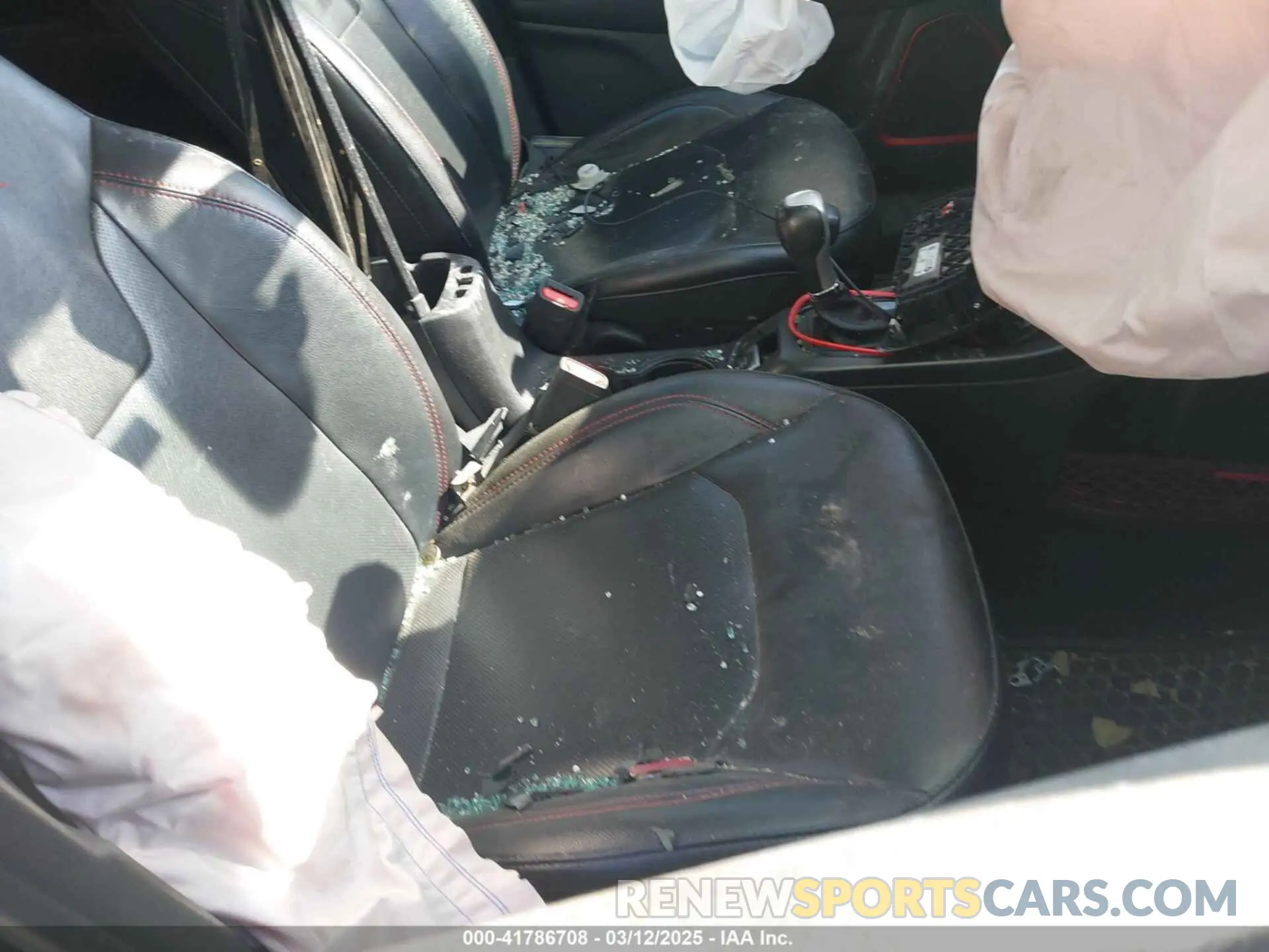 5 Photograph of a damaged car 3C4NJDDBXKT811171 JEEP COMPASS 2019